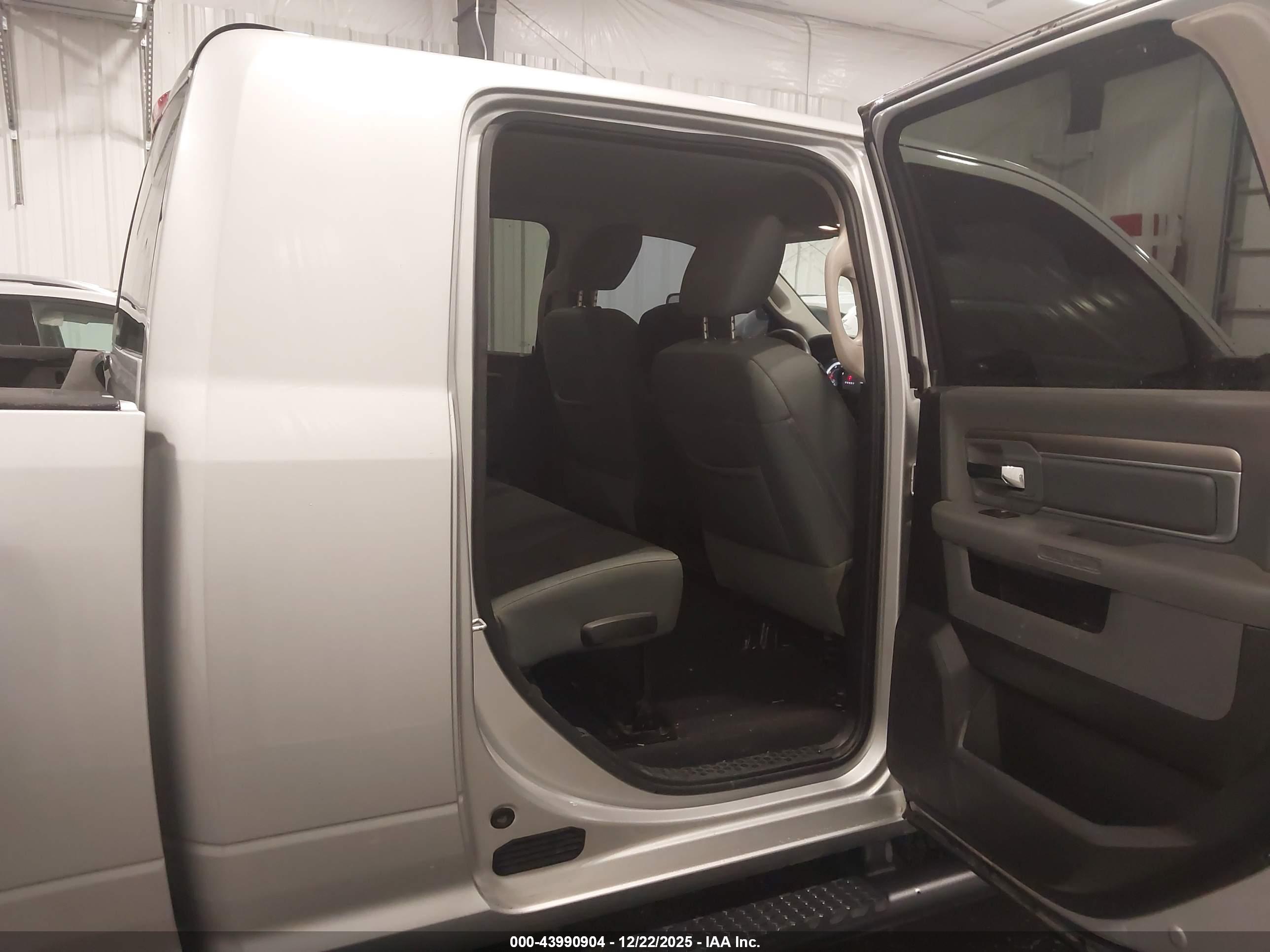 RAM 2500 image 8