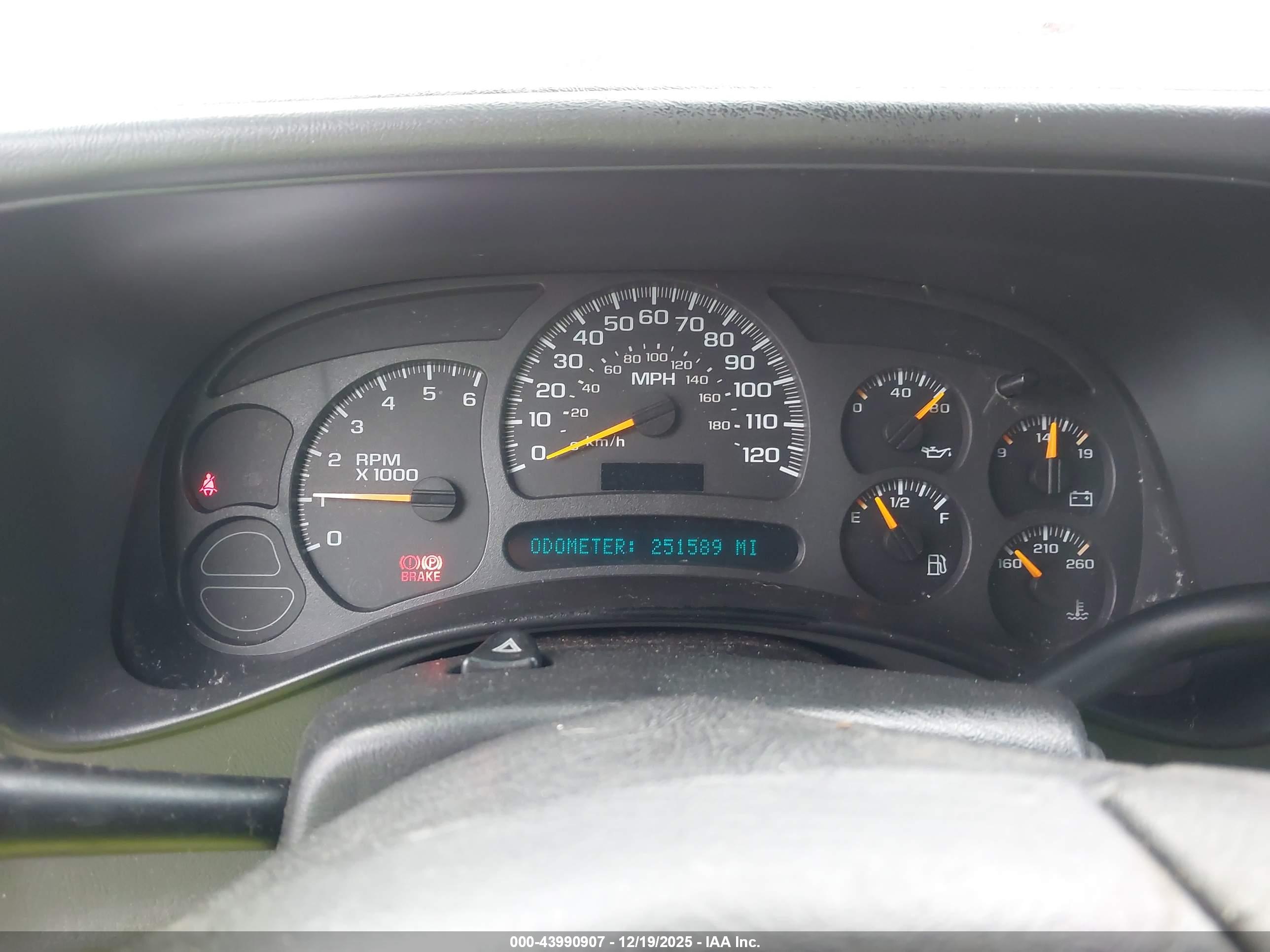 CHEVROLET SILVERADO image 7