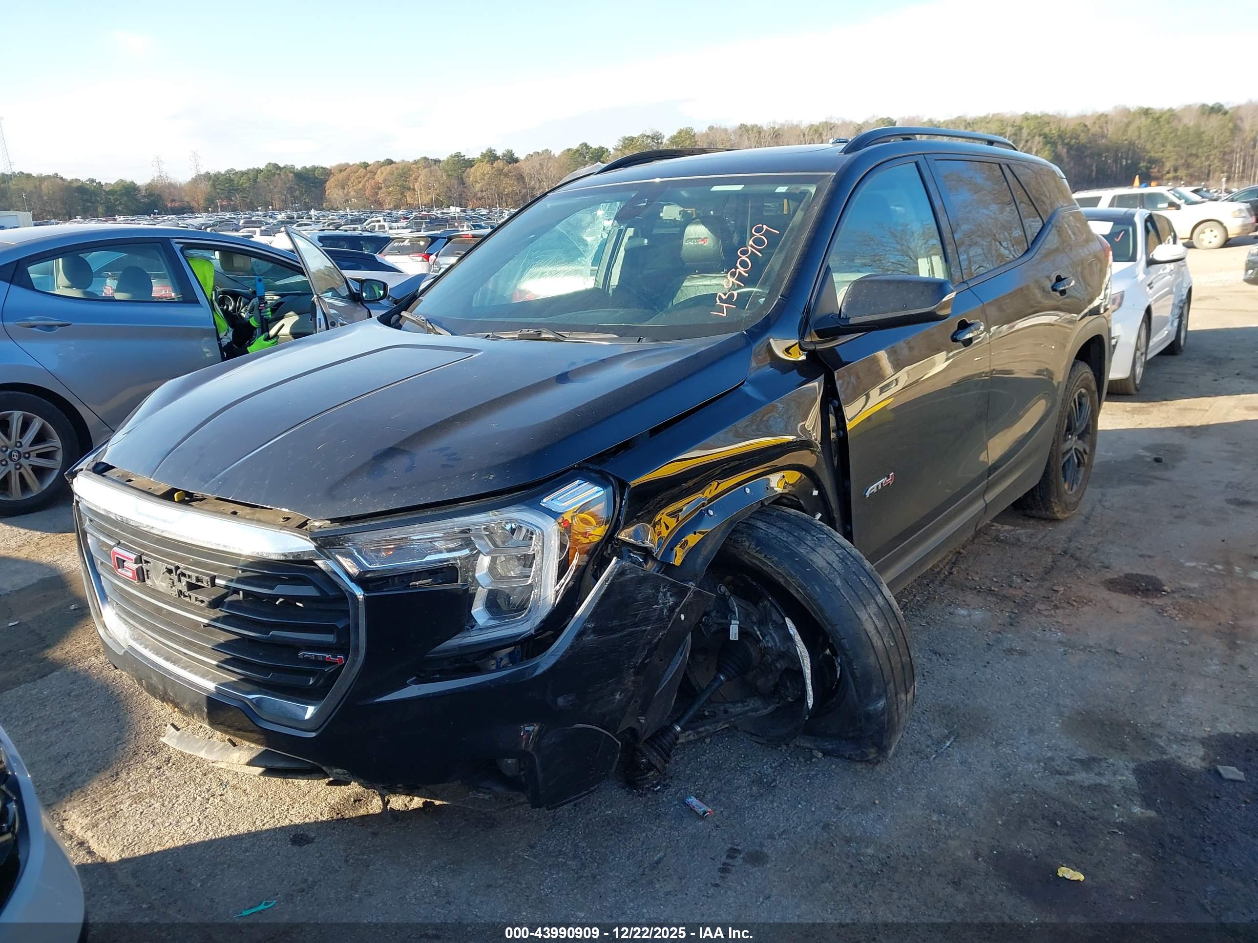 GMC TERRAIN image 2