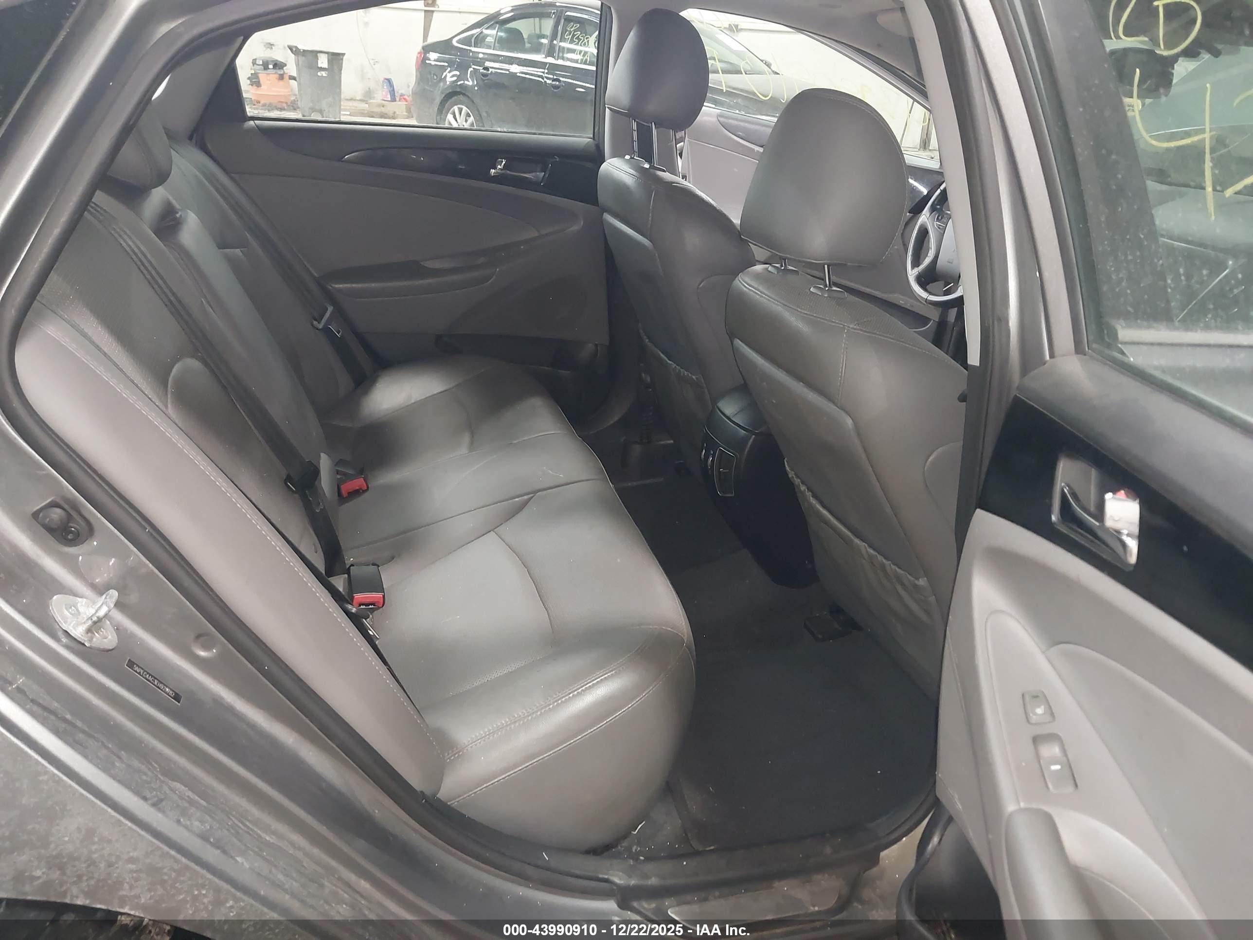 HYUNDAI SONATA image 8