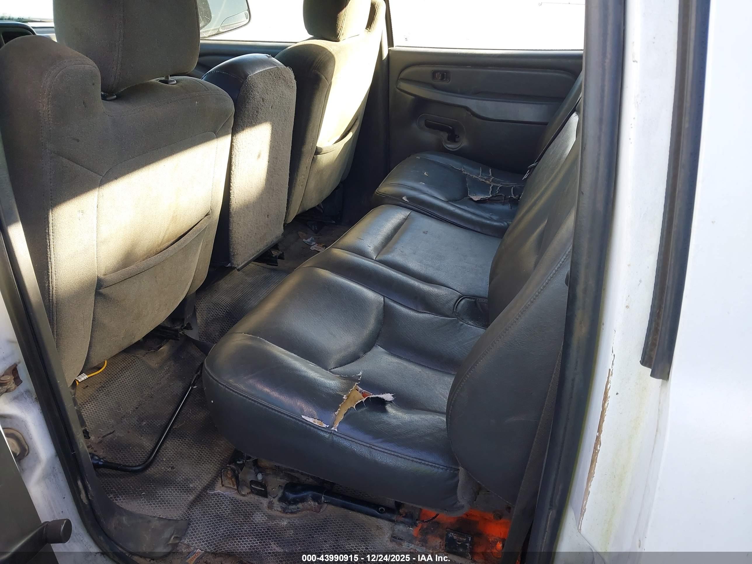 CHEVROLET SILVERADO image 8