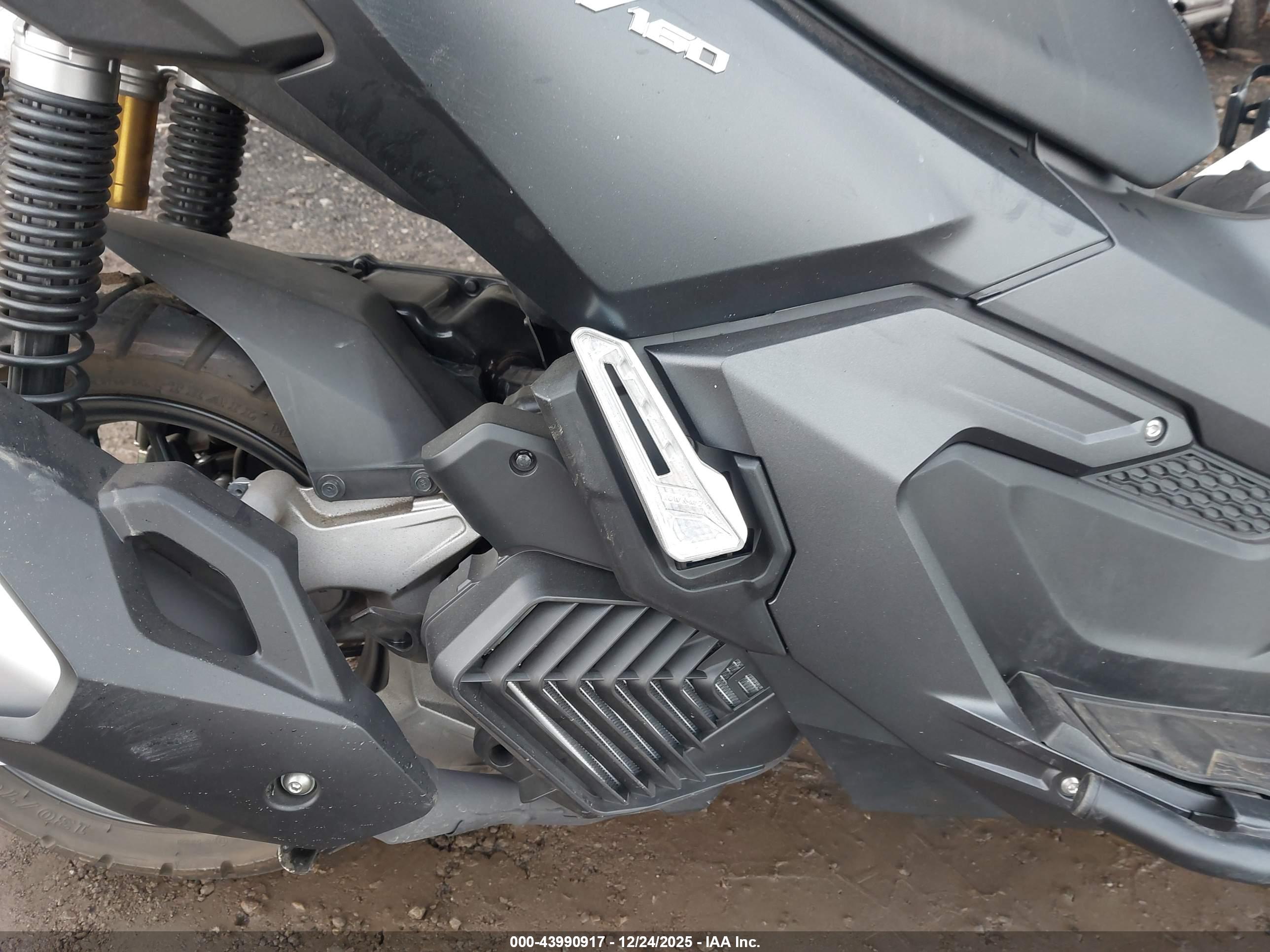 HONDA ADV160 image 8