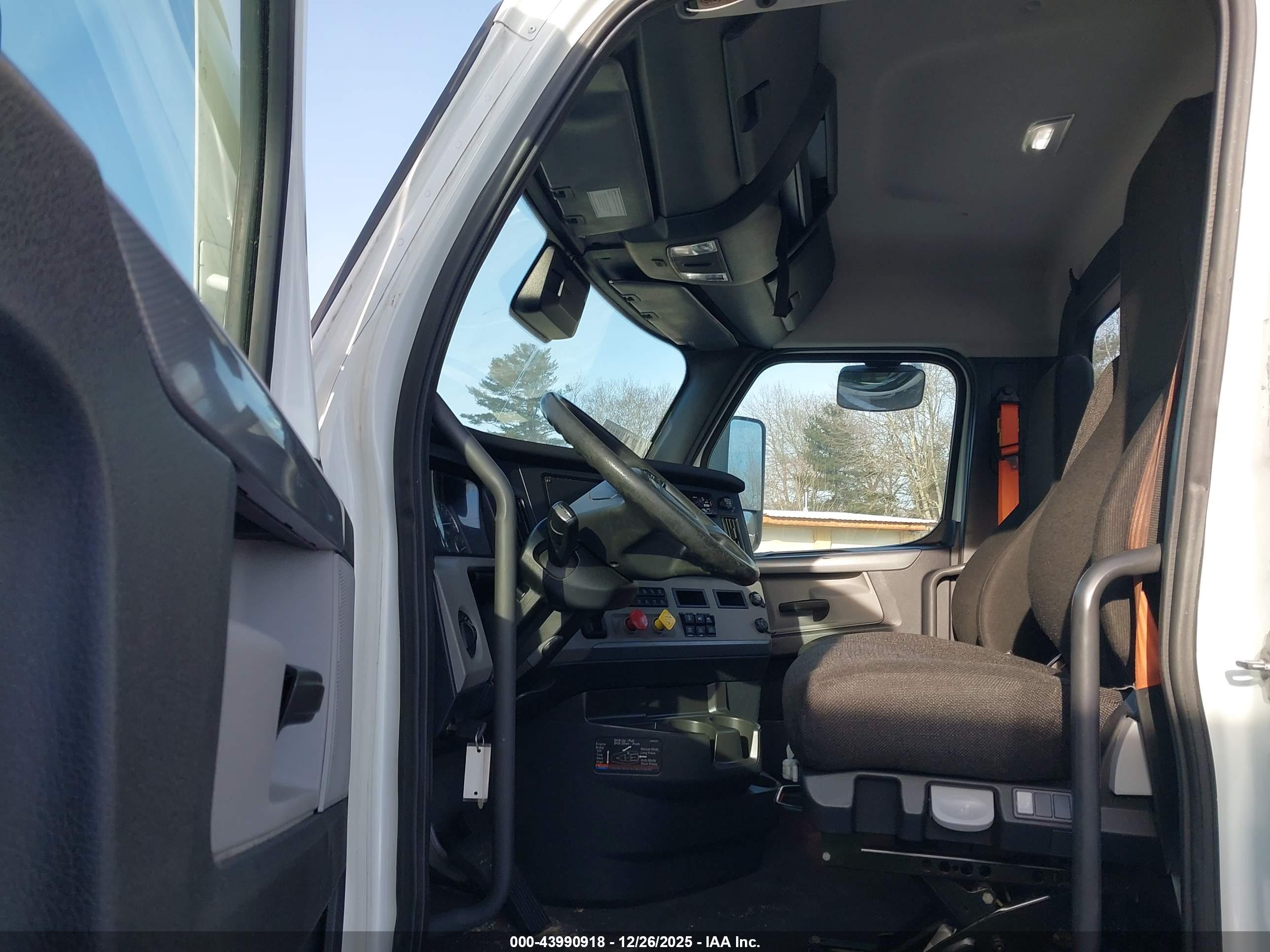 FREIGHTLINER NEW image 8