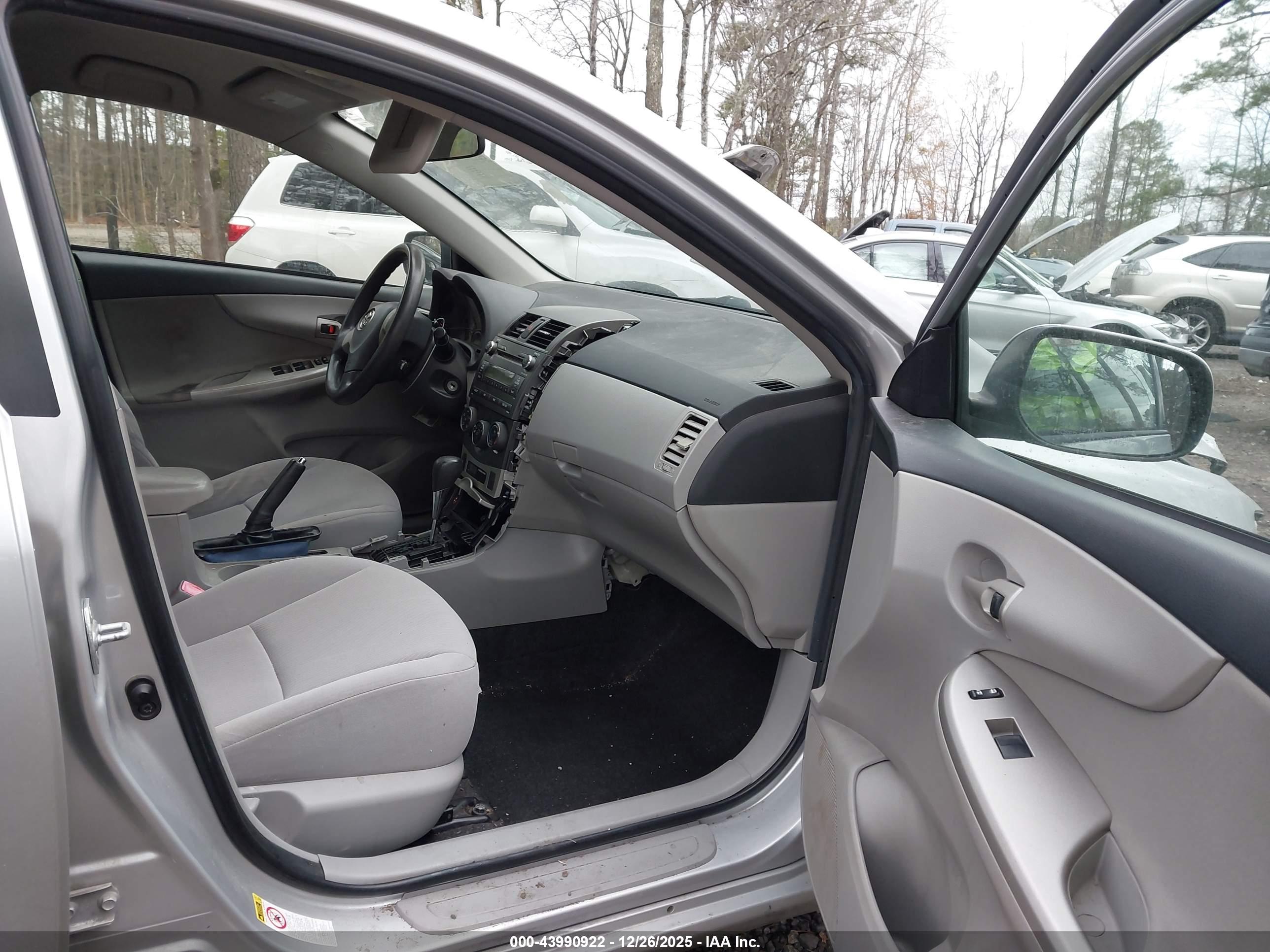 TOYOTA COROLLA image 5