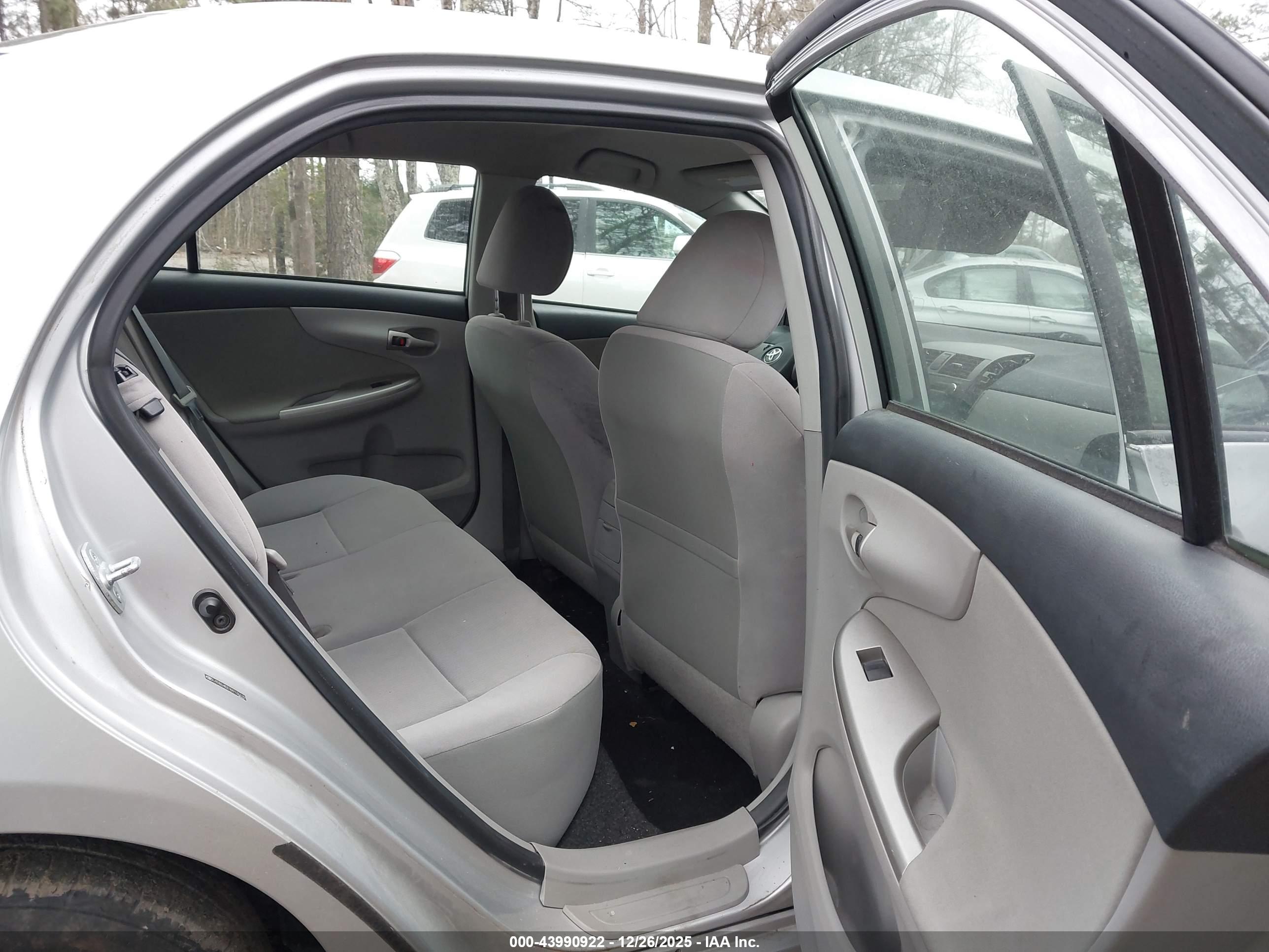TOYOTA COROLLA image 8