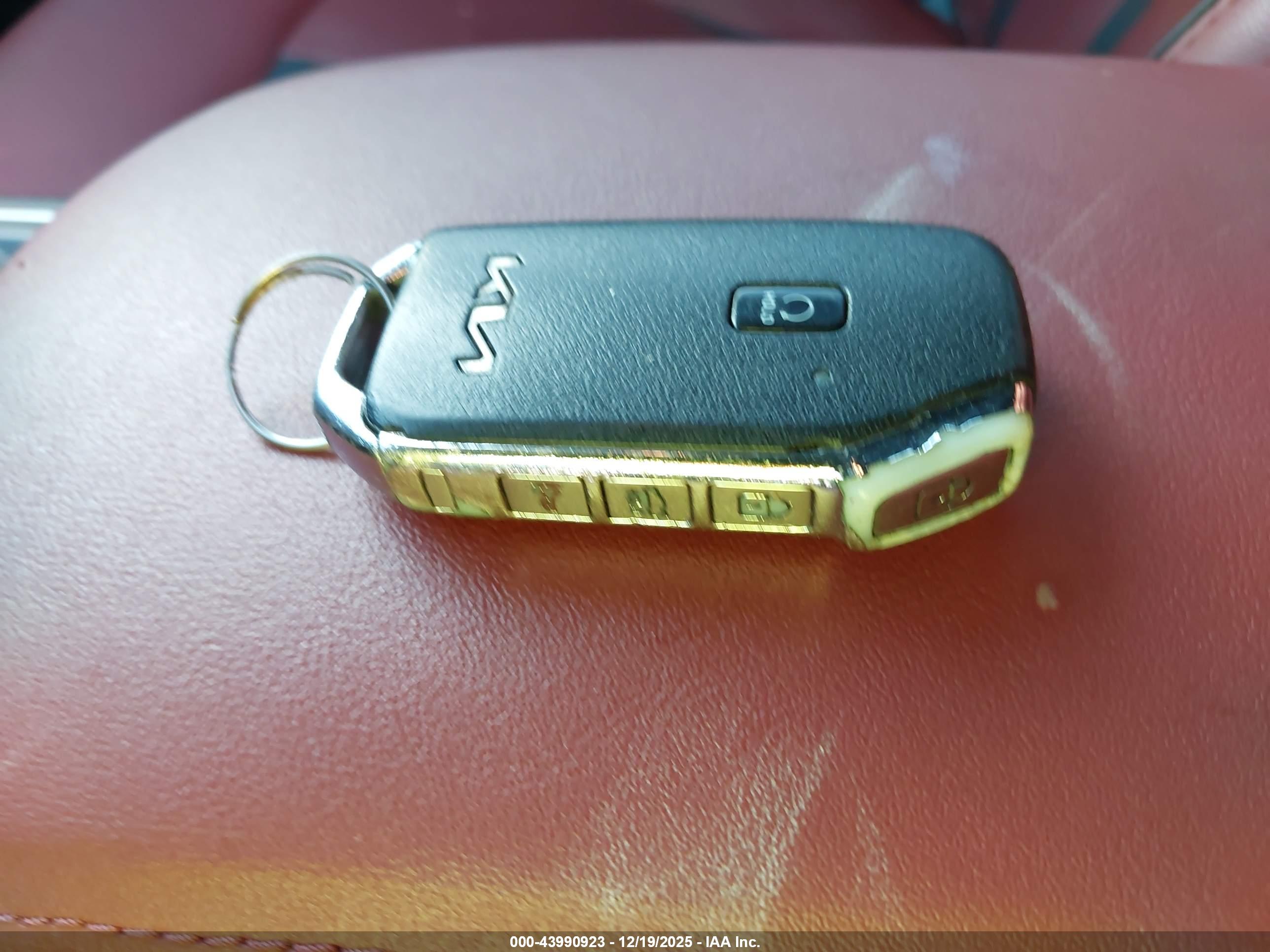 KIA K5 image 11
