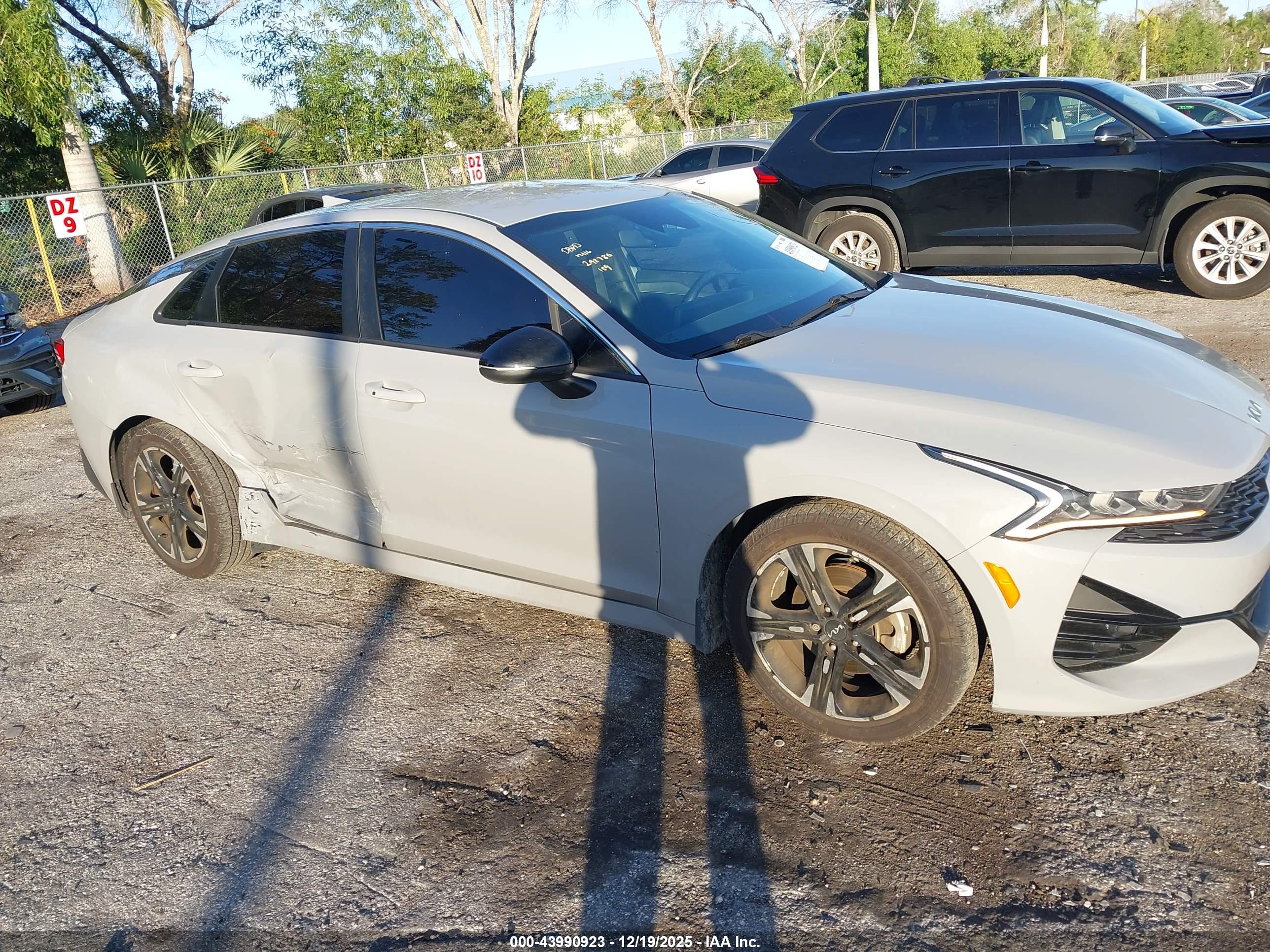 KIA K5 image 6