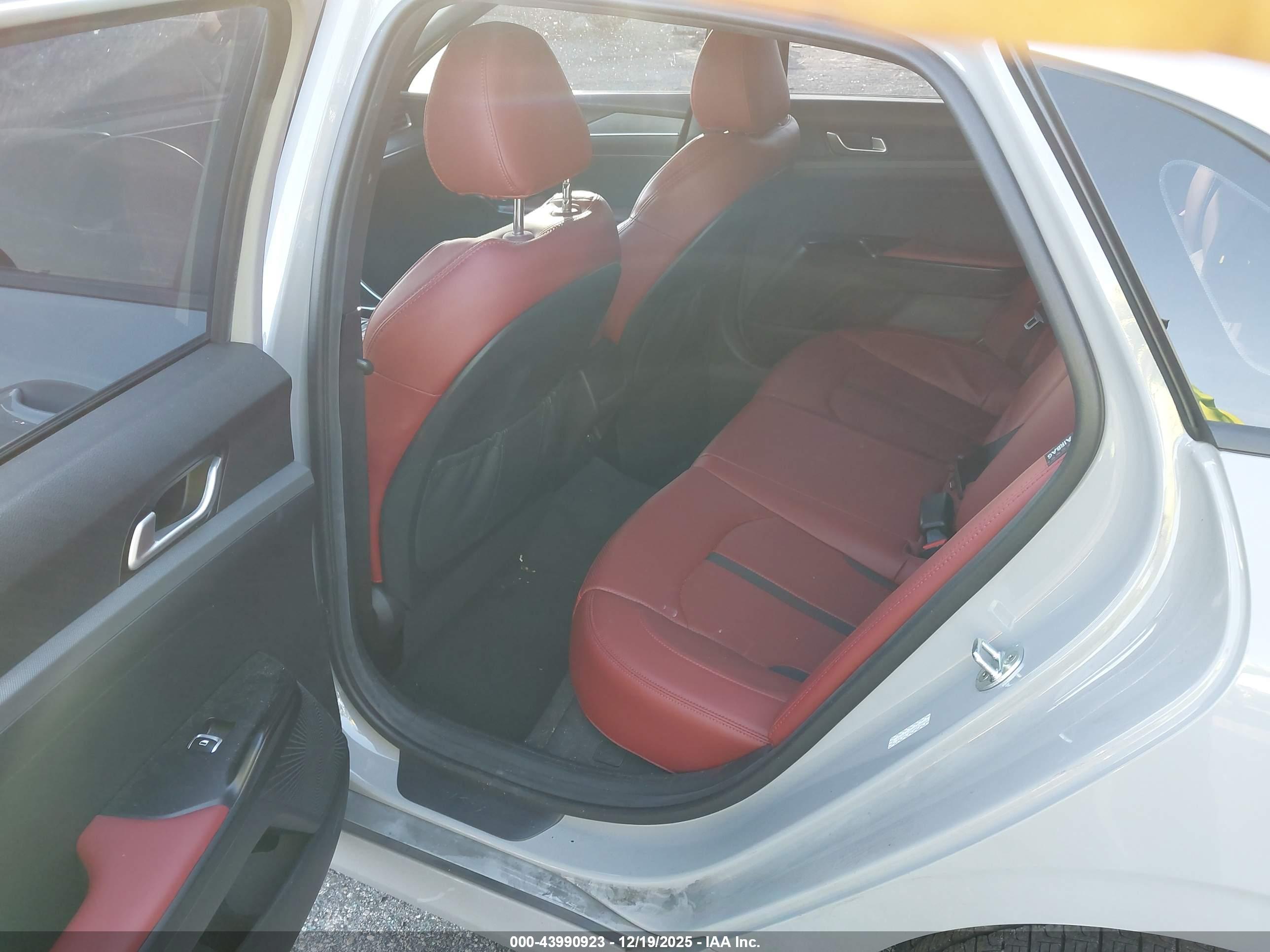 KIA K5 image 8