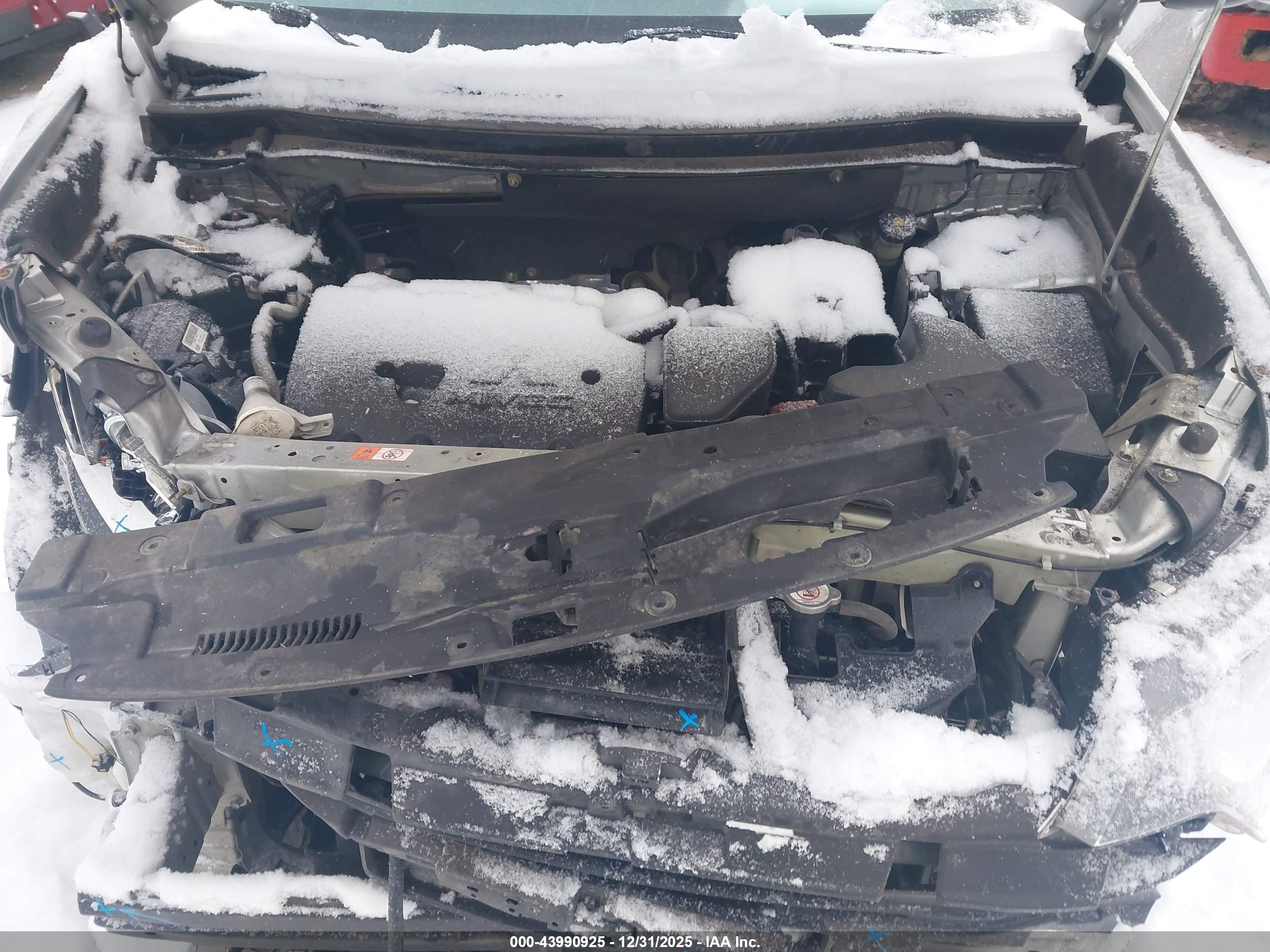 MITSUBISHI OUTLANDER image 10