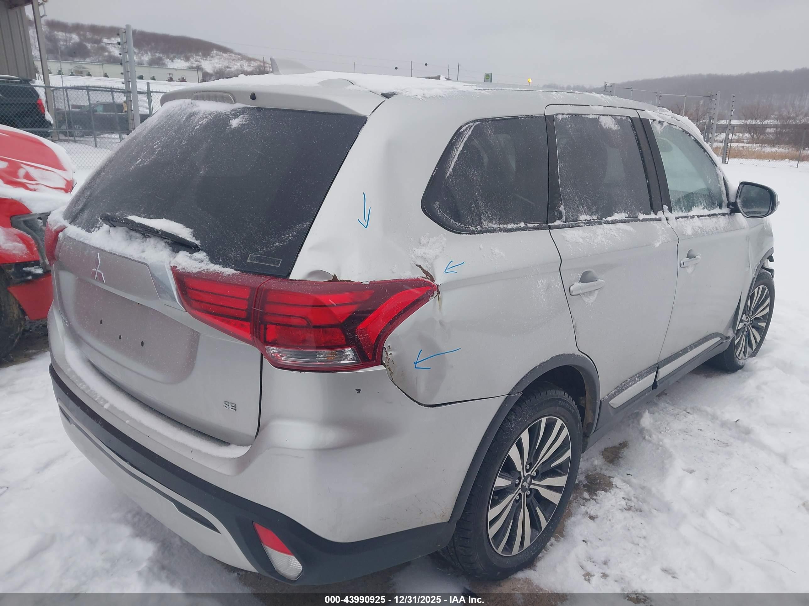 MITSUBISHI OUTLANDER image 4