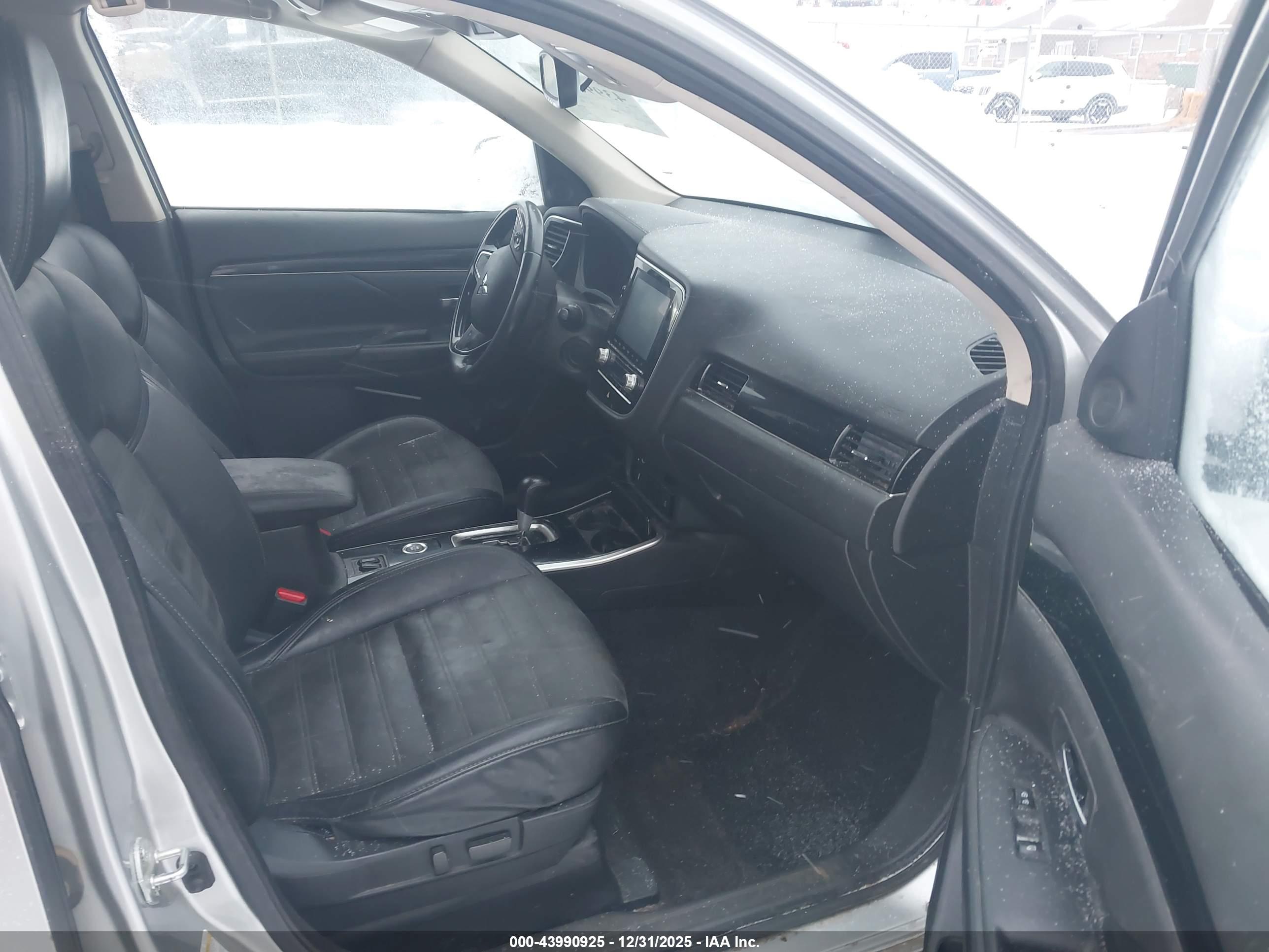 MITSUBISHI OUTLANDER image 5