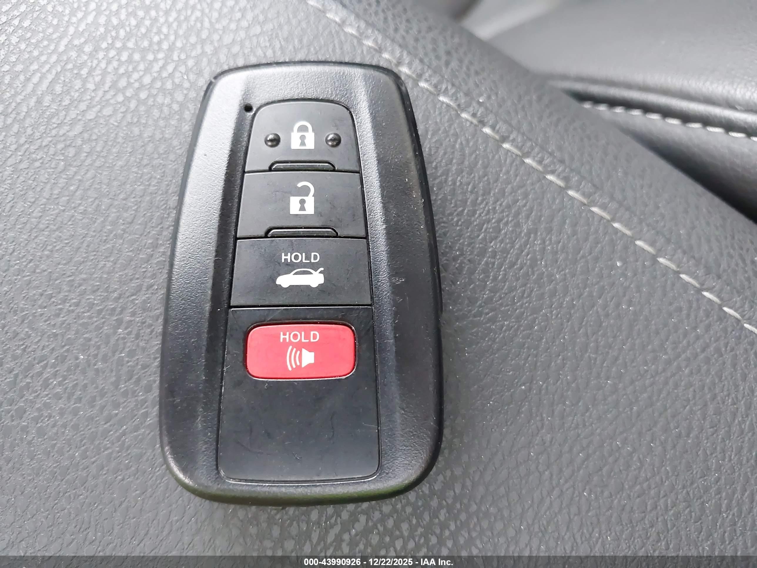 TOYOTA CAMRY image 11