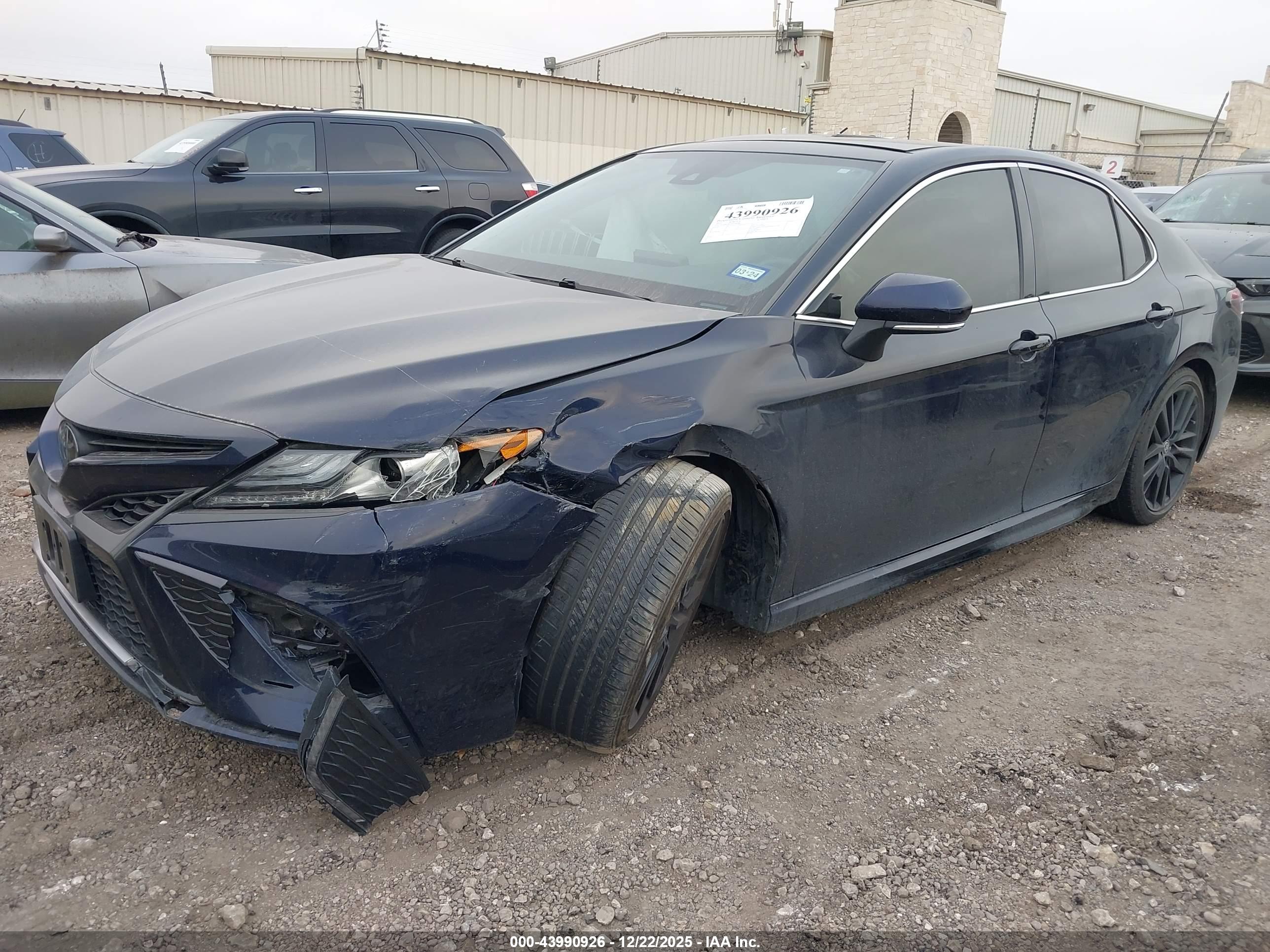 TOYOTA CAMRY image 2