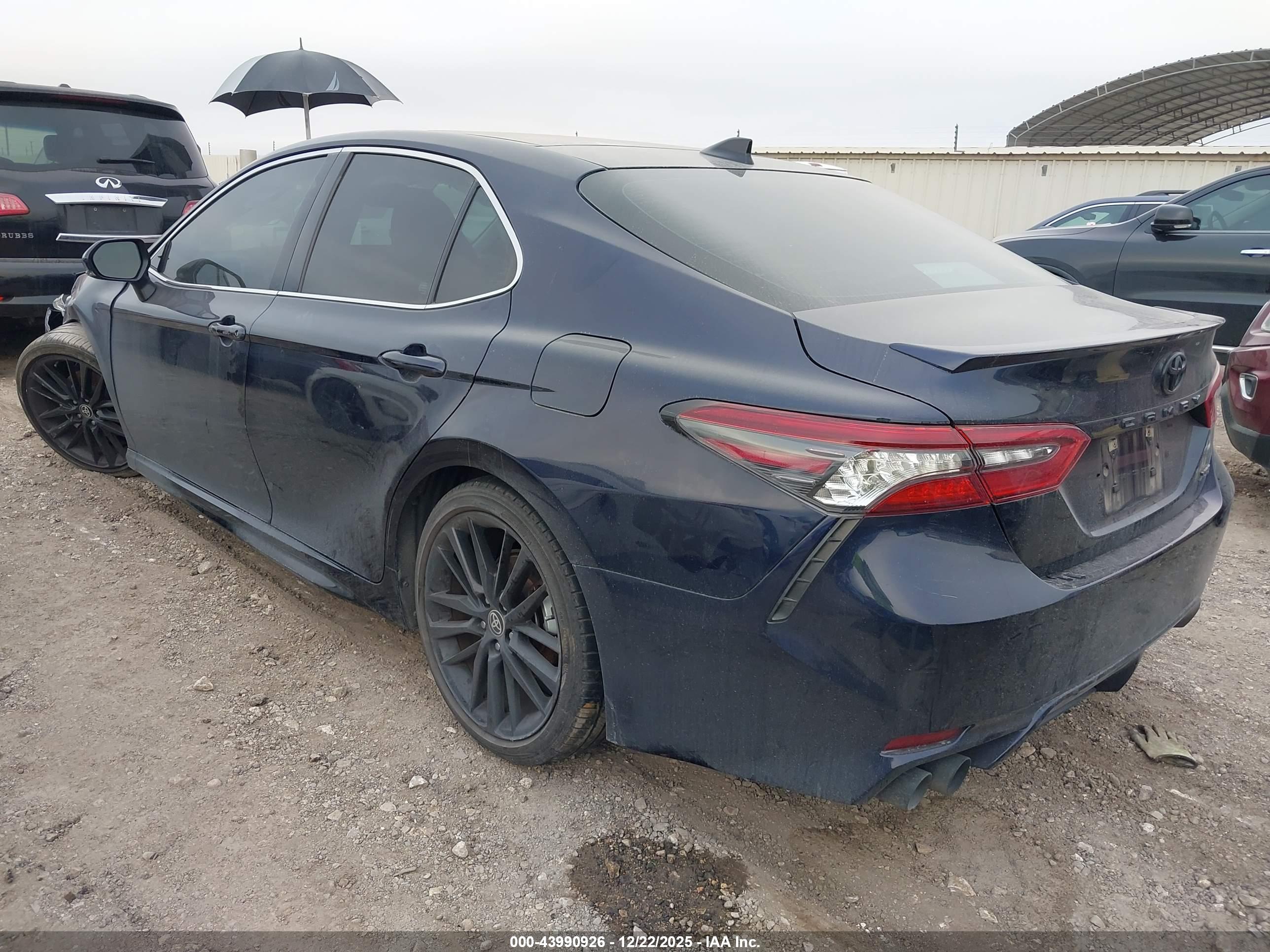 TOYOTA CAMRY image 3