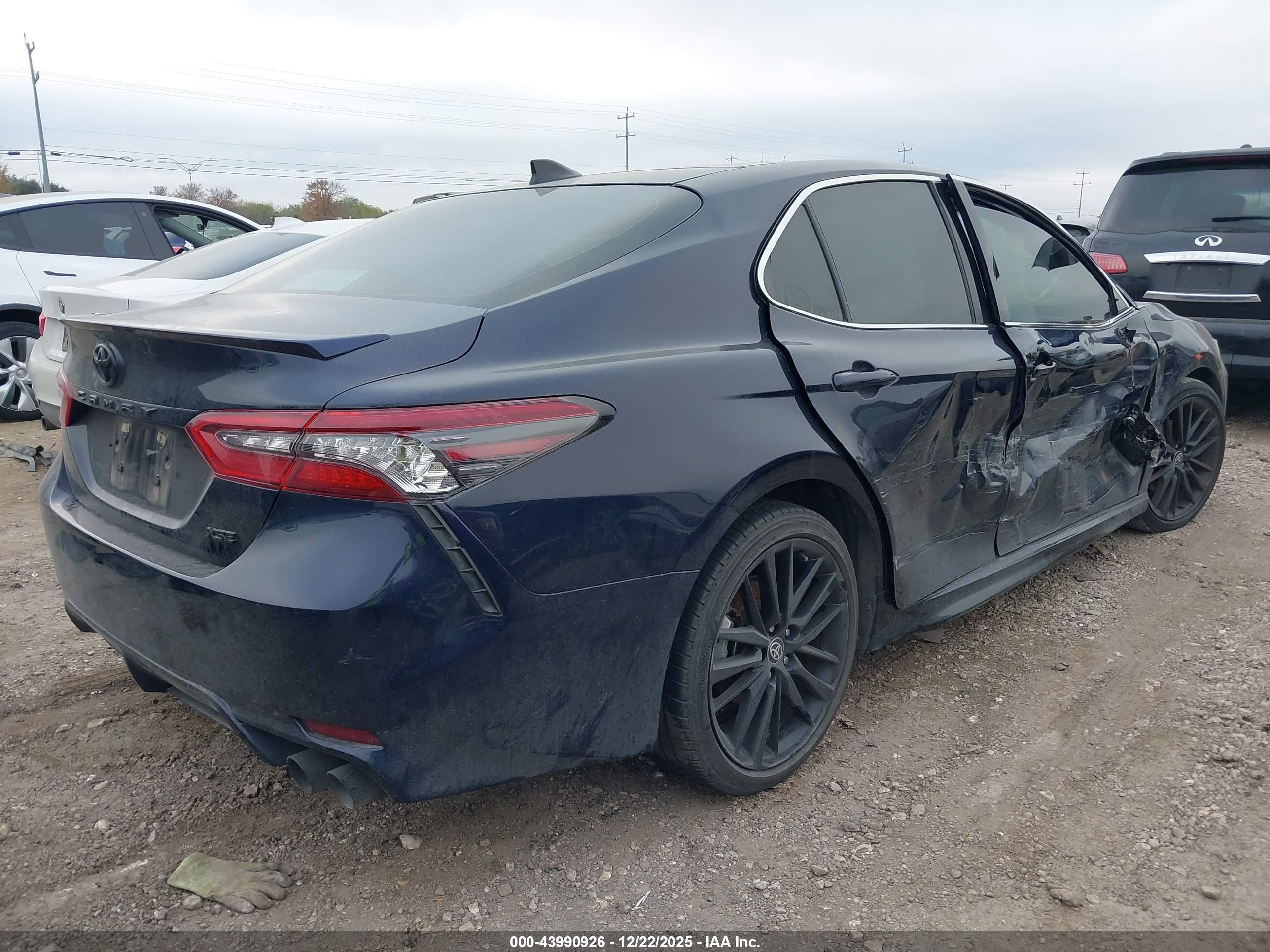 TOYOTA CAMRY image 4