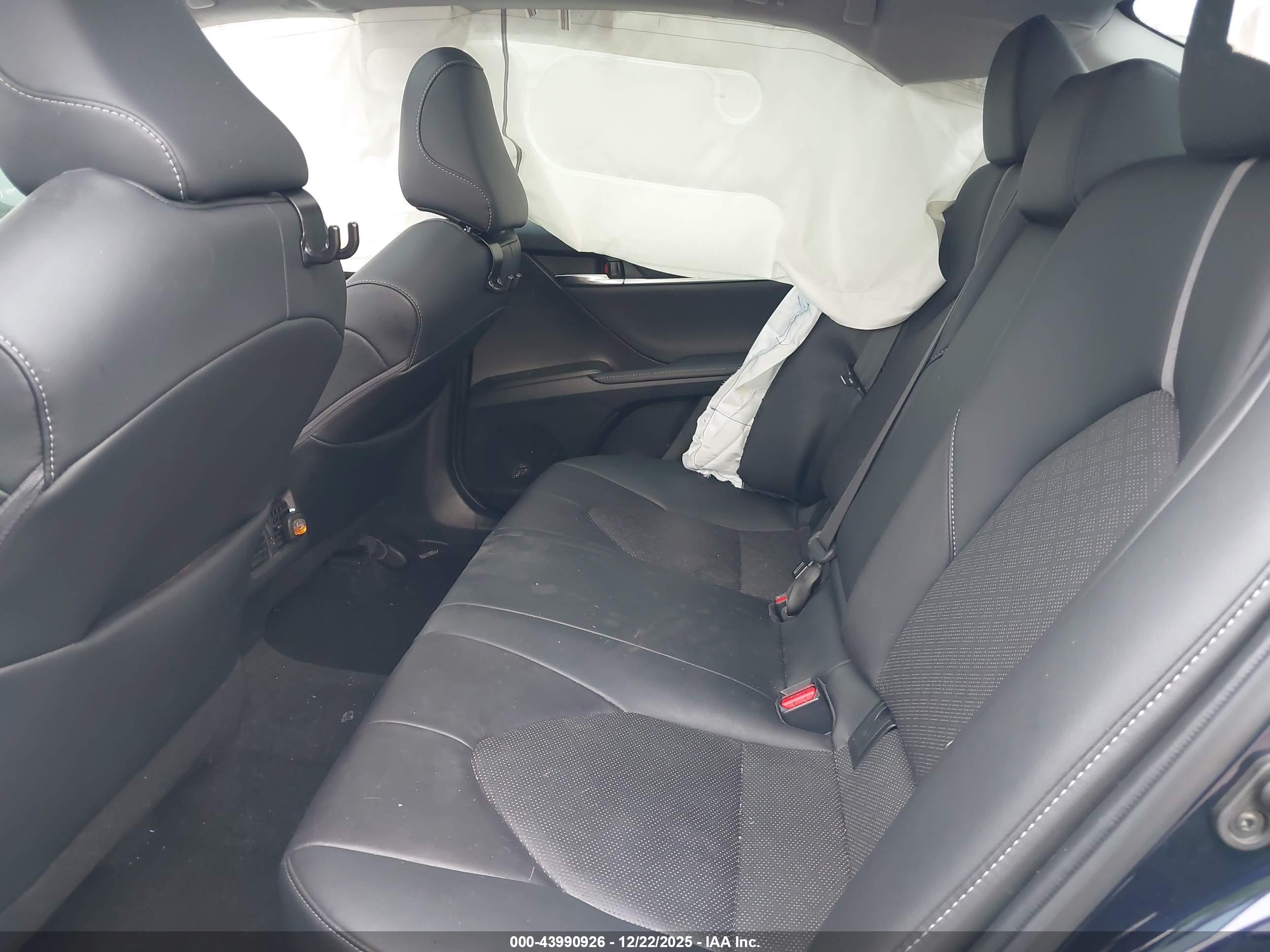 TOYOTA CAMRY image 8