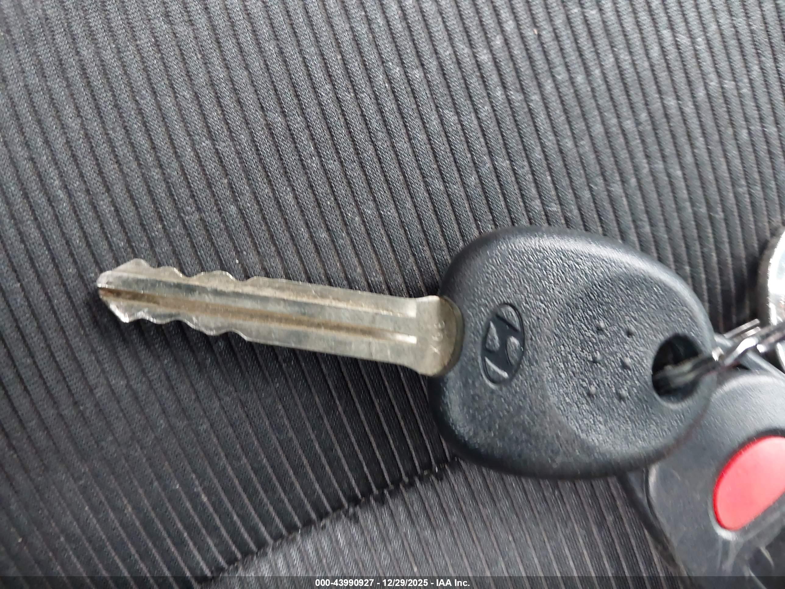 HYUNDAI ELANTRA image 11