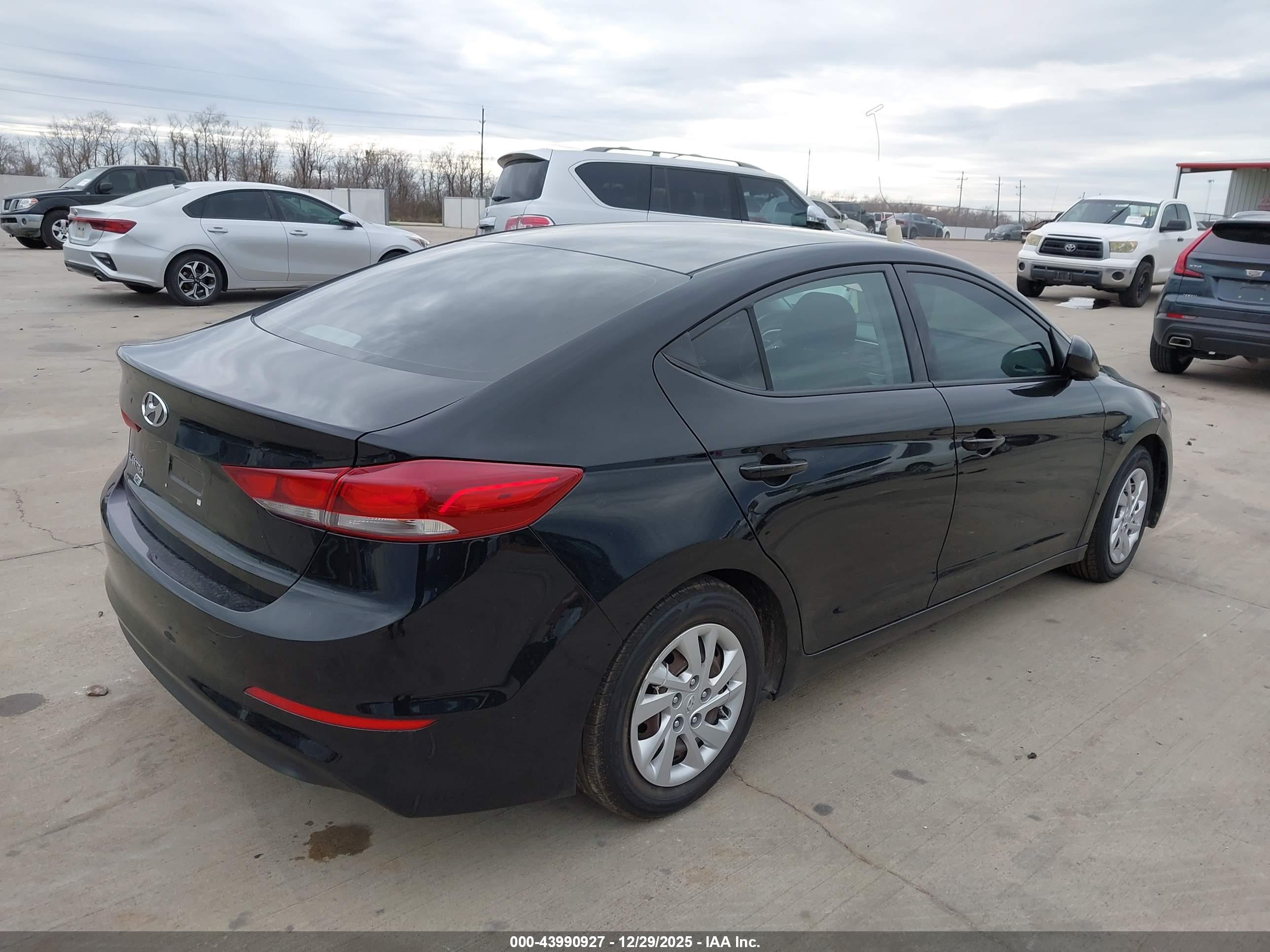 HYUNDAI ELANTRA image 4