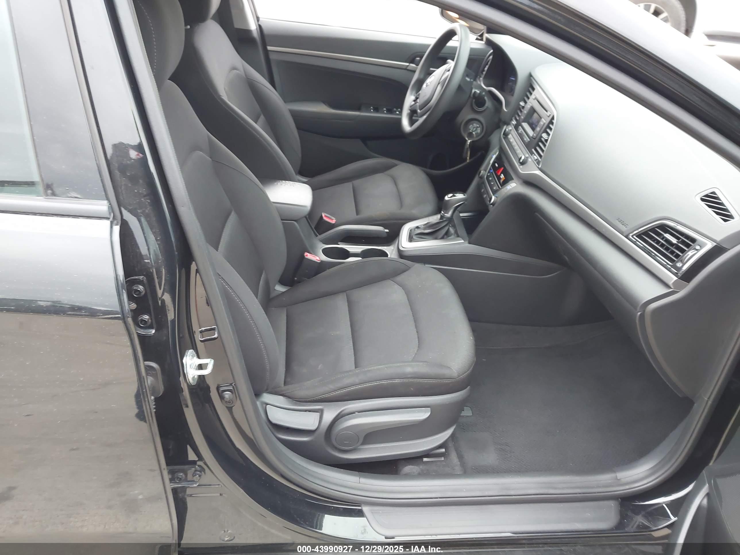 HYUNDAI ELANTRA image 5