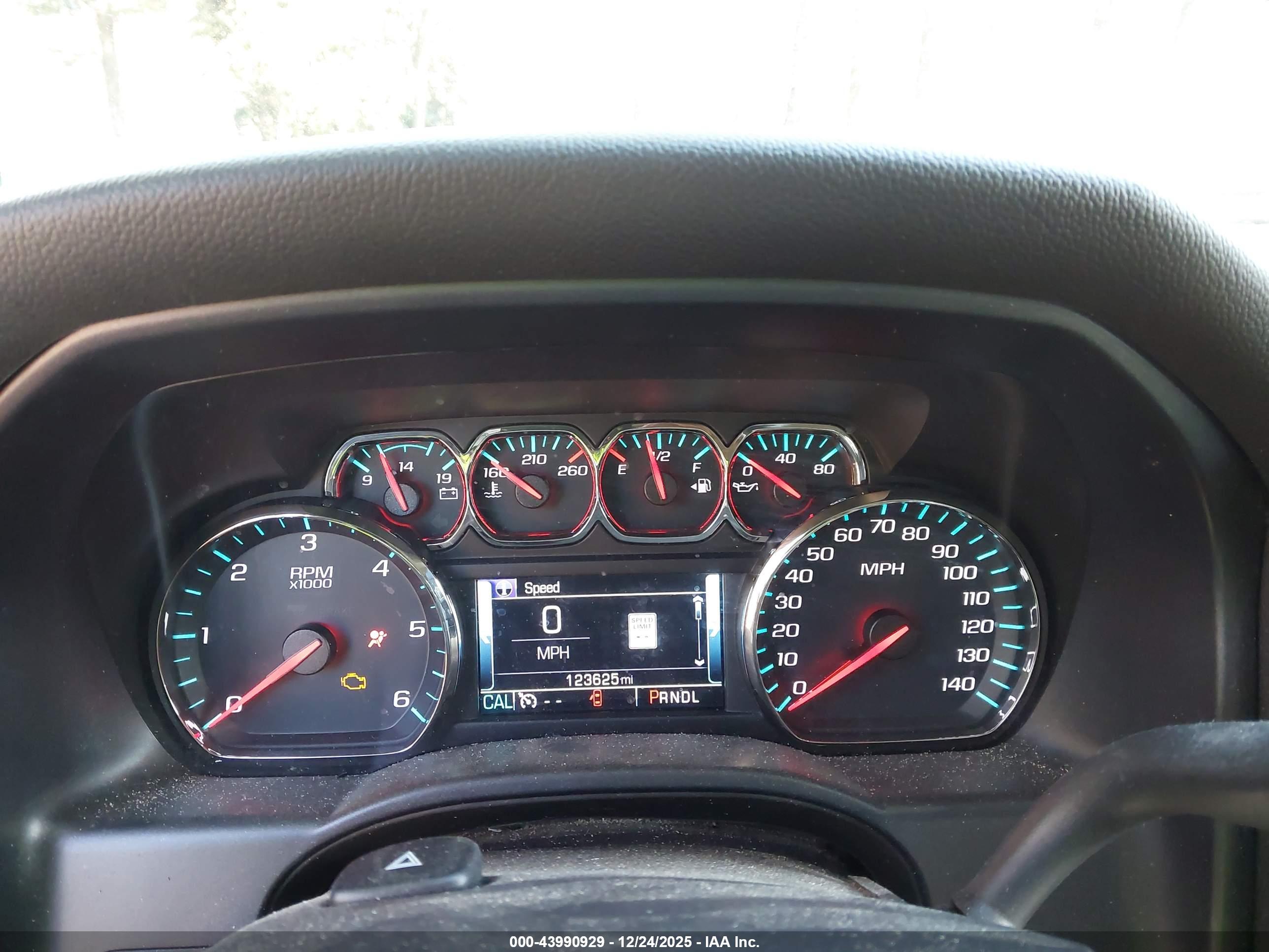 CHEVROLET SILVERADO image 7