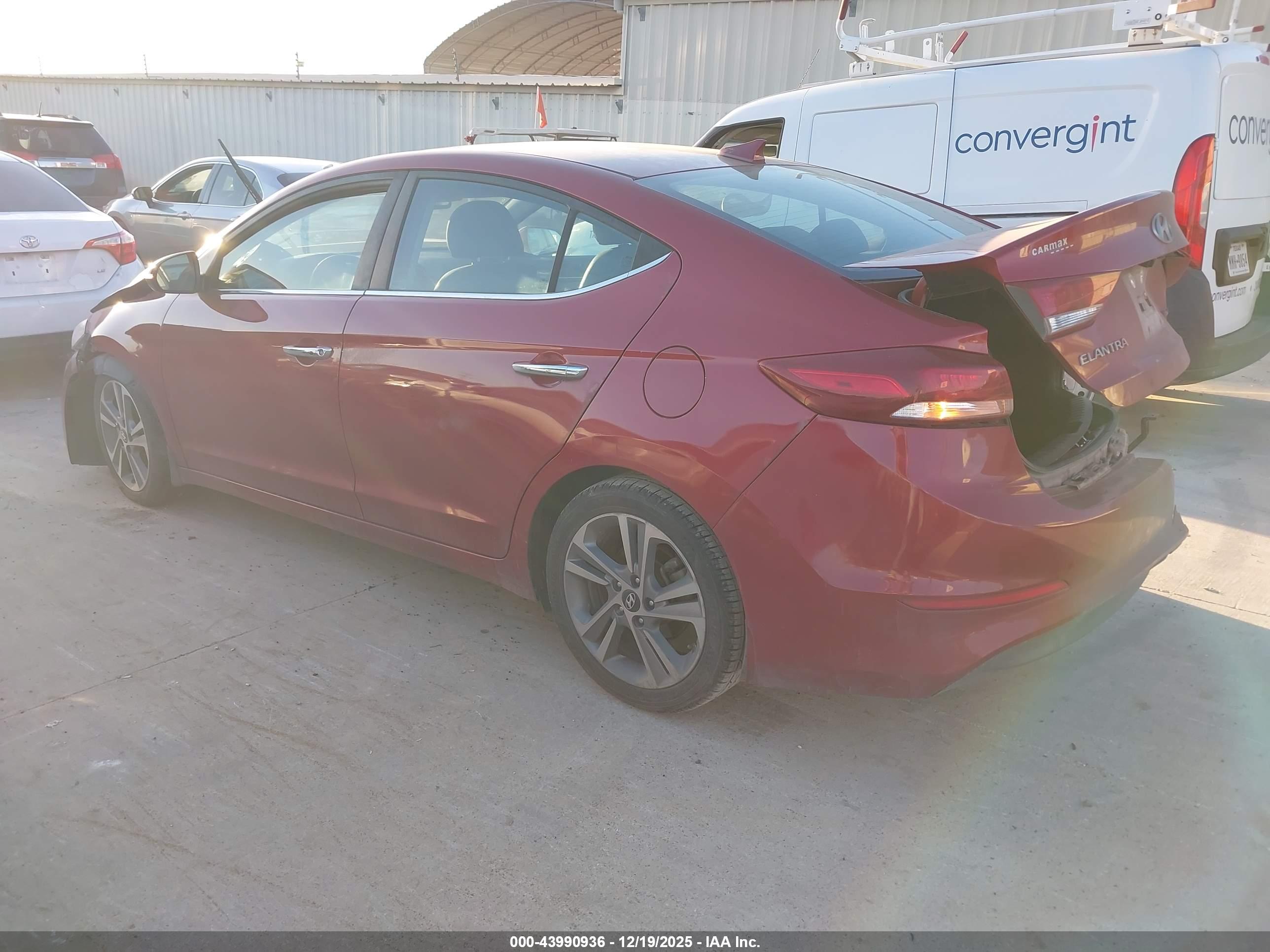 HYUNDAI ELANTRA image 3