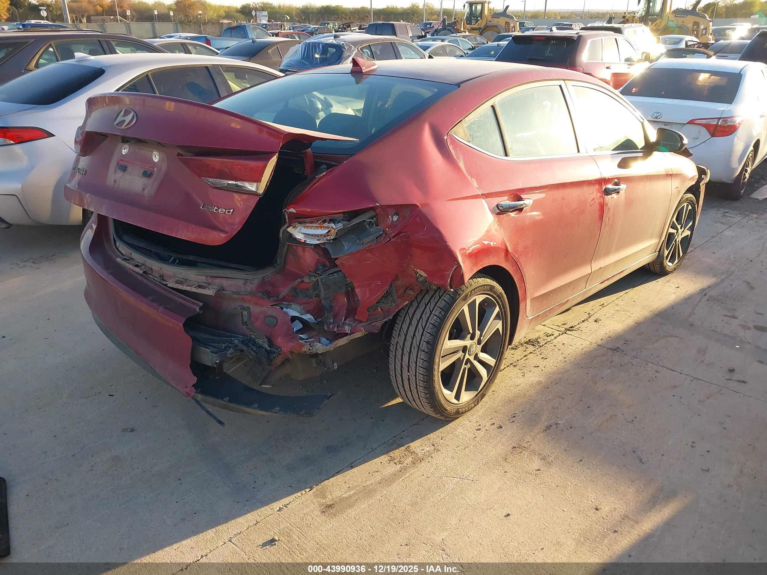 HYUNDAI ELANTRA image 4