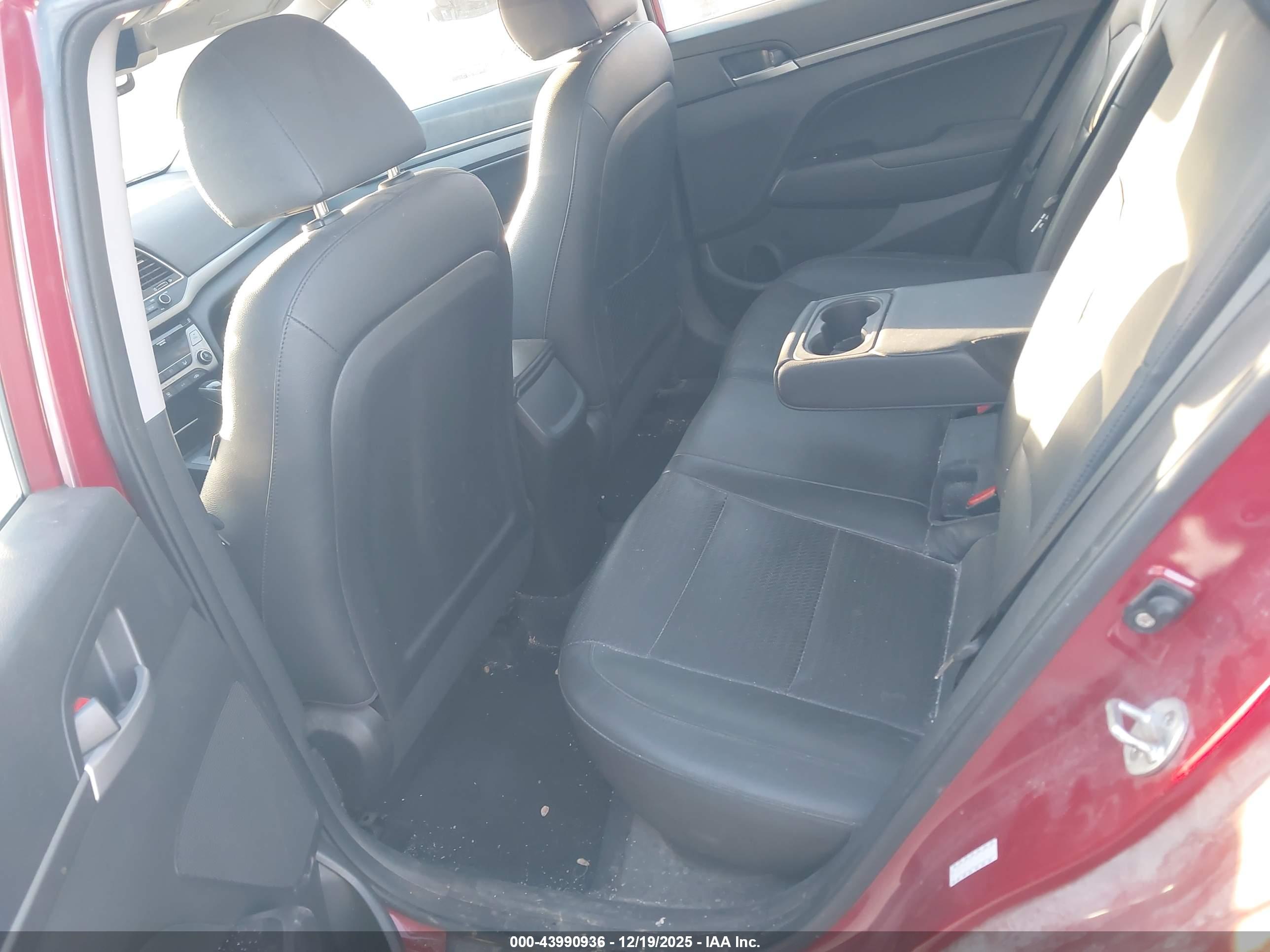 HYUNDAI ELANTRA image 8