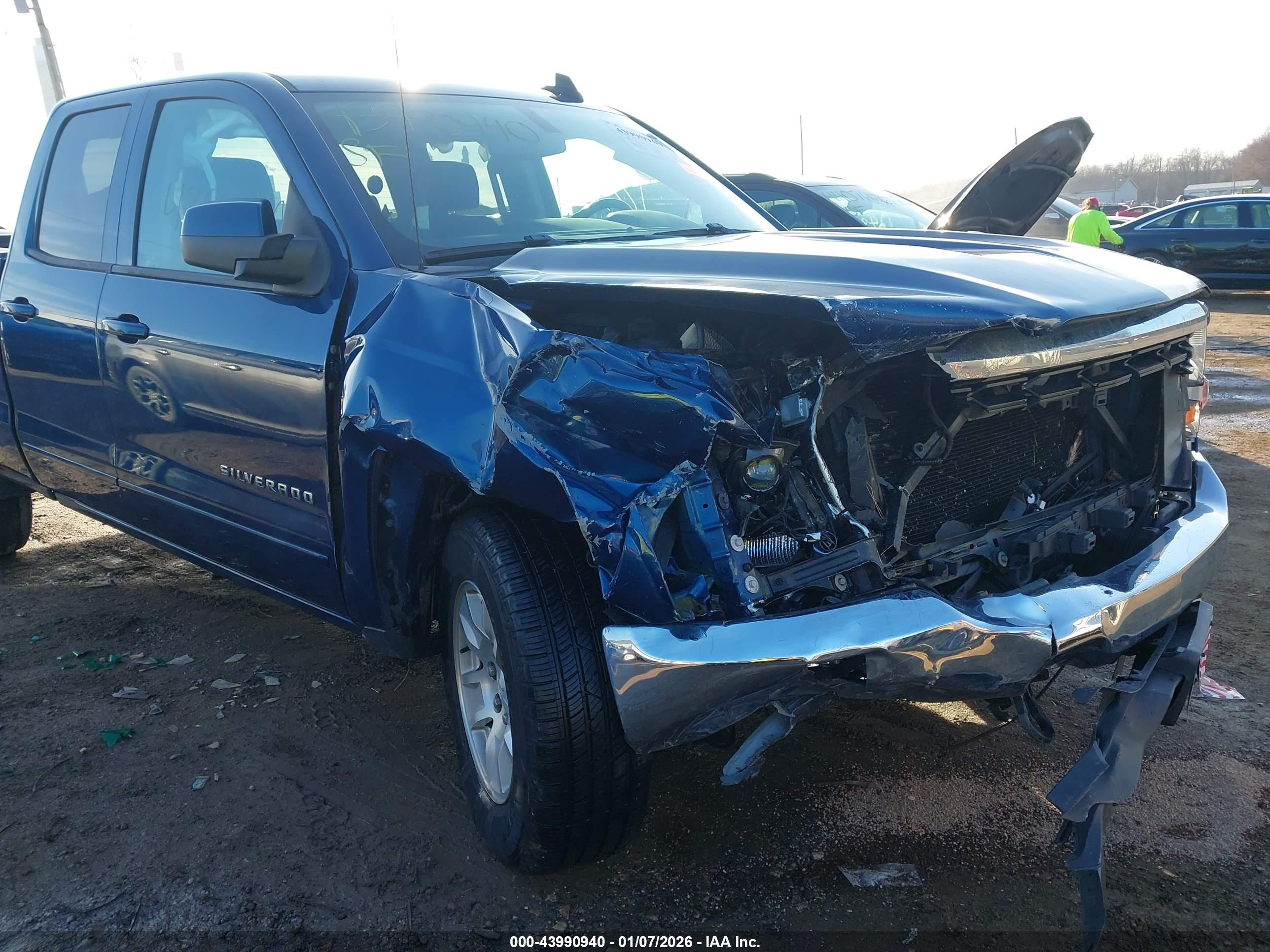 CHEVROLET SILVERADO image 6