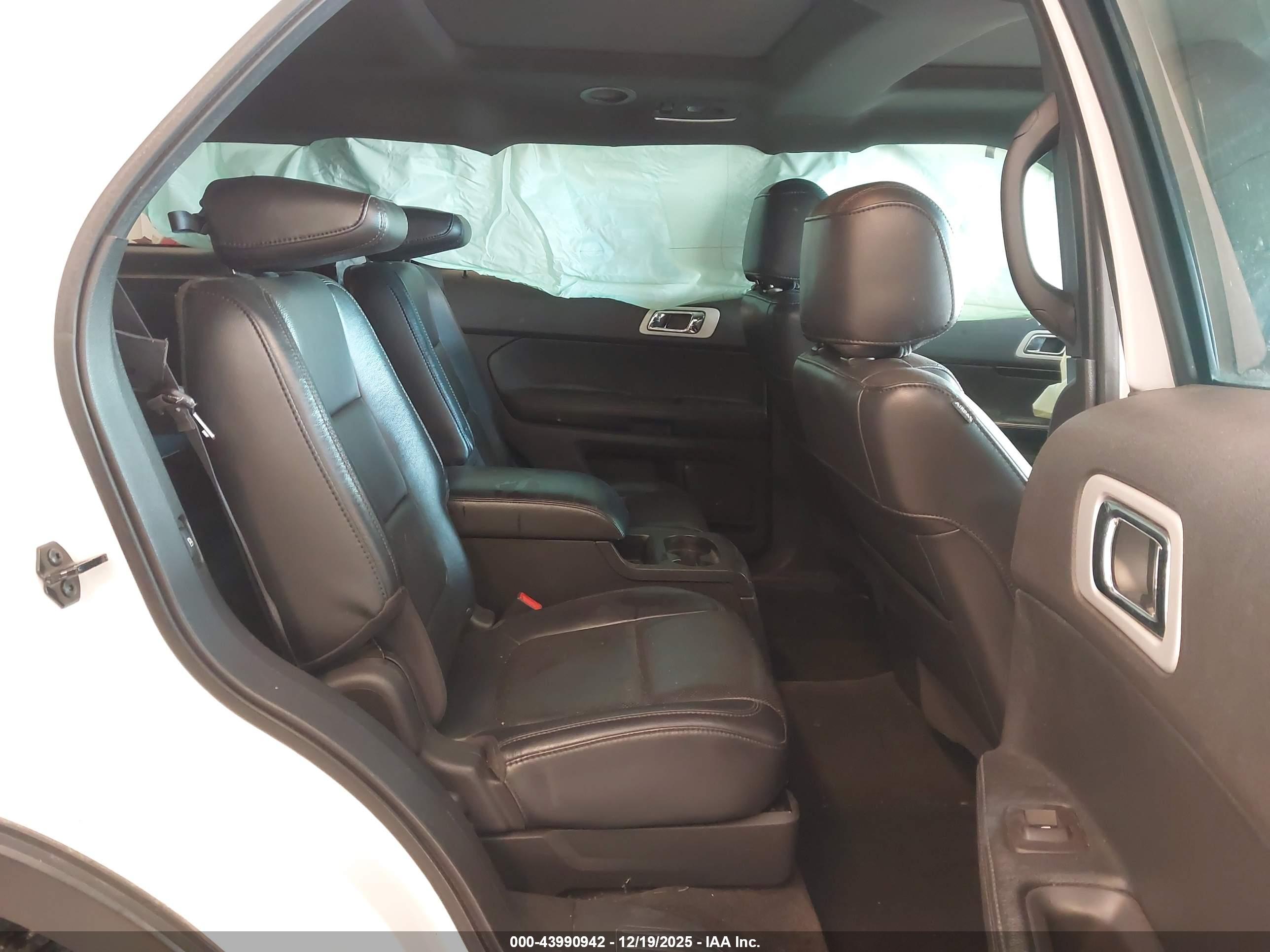 FORD EXPLORER image 8