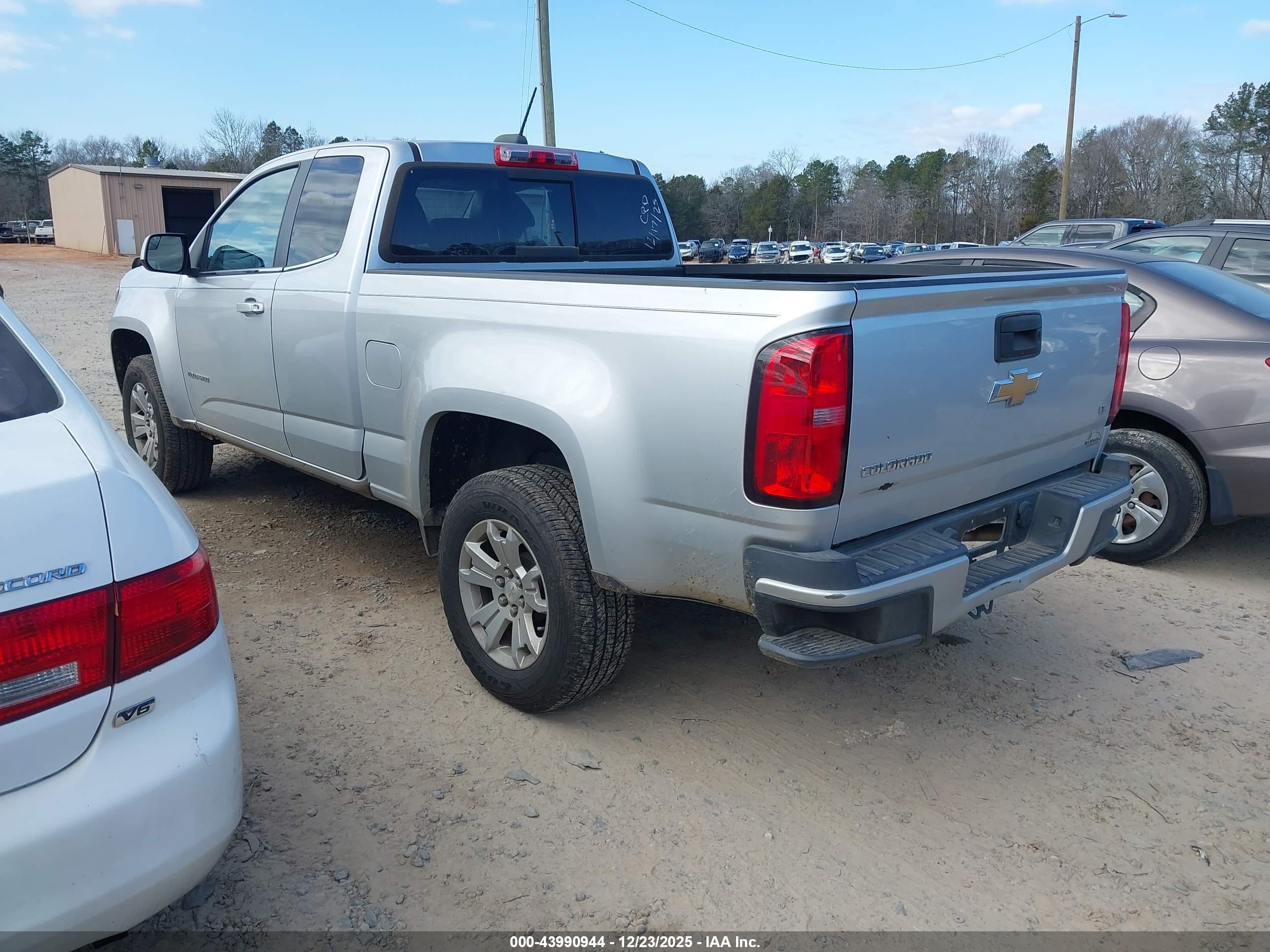 CHEVROLET COLORADO image 3