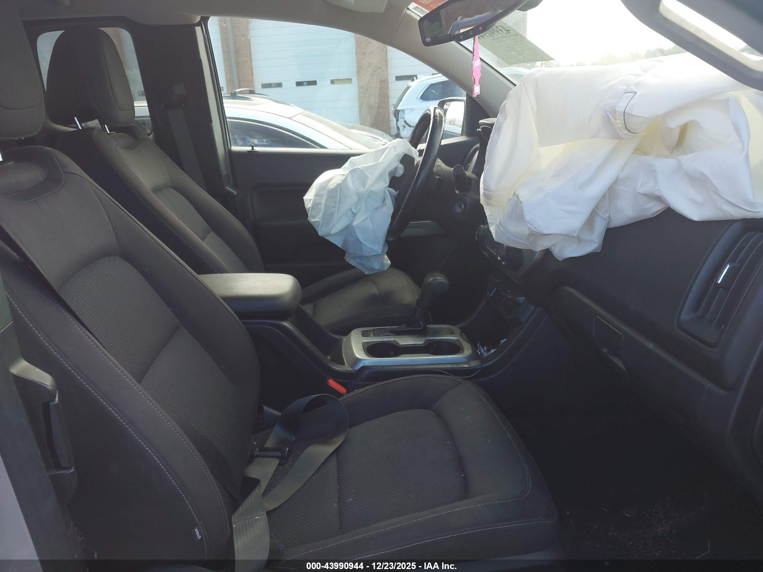 CHEVROLET COLORADO image 5