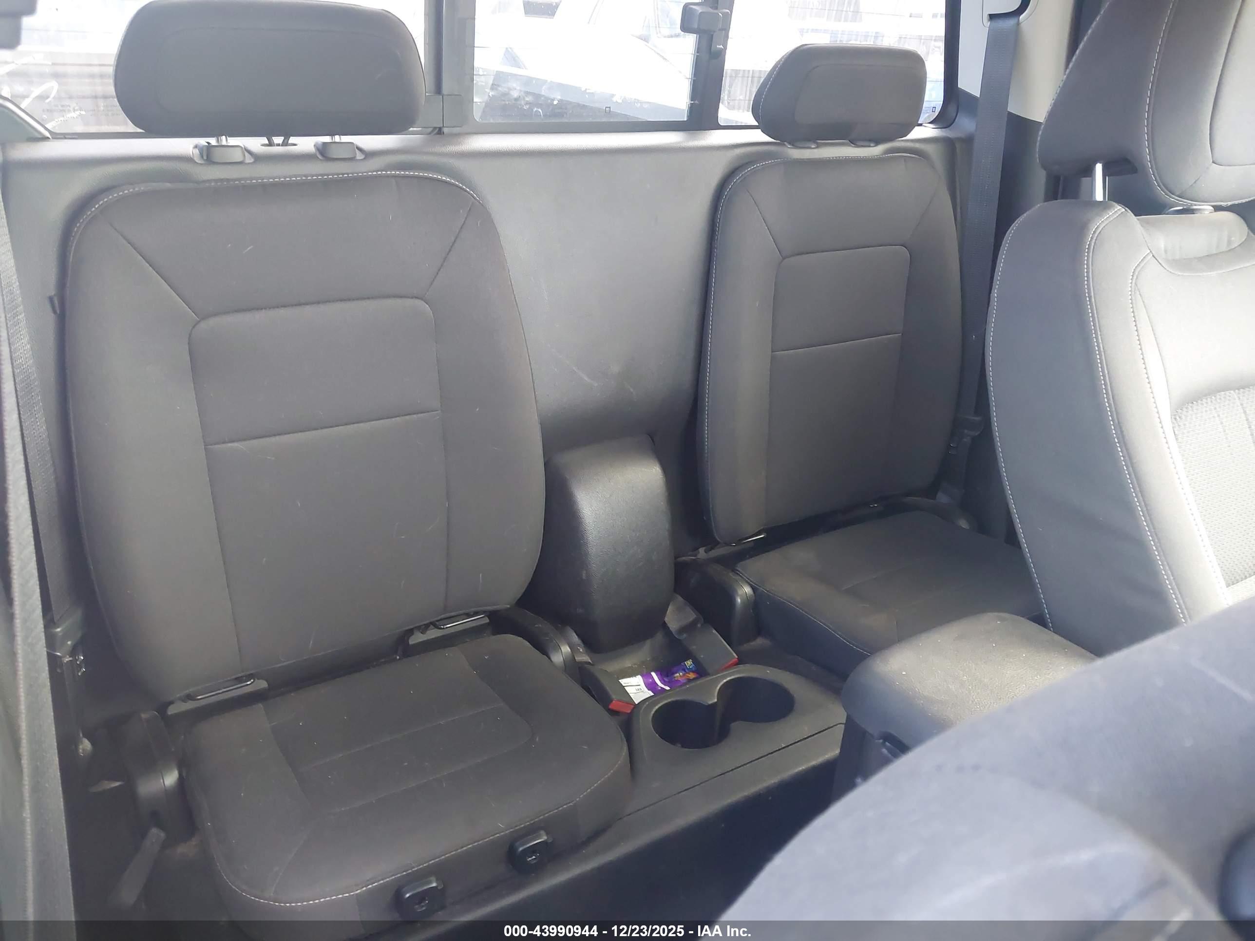 CHEVROLET COLORADO image 8