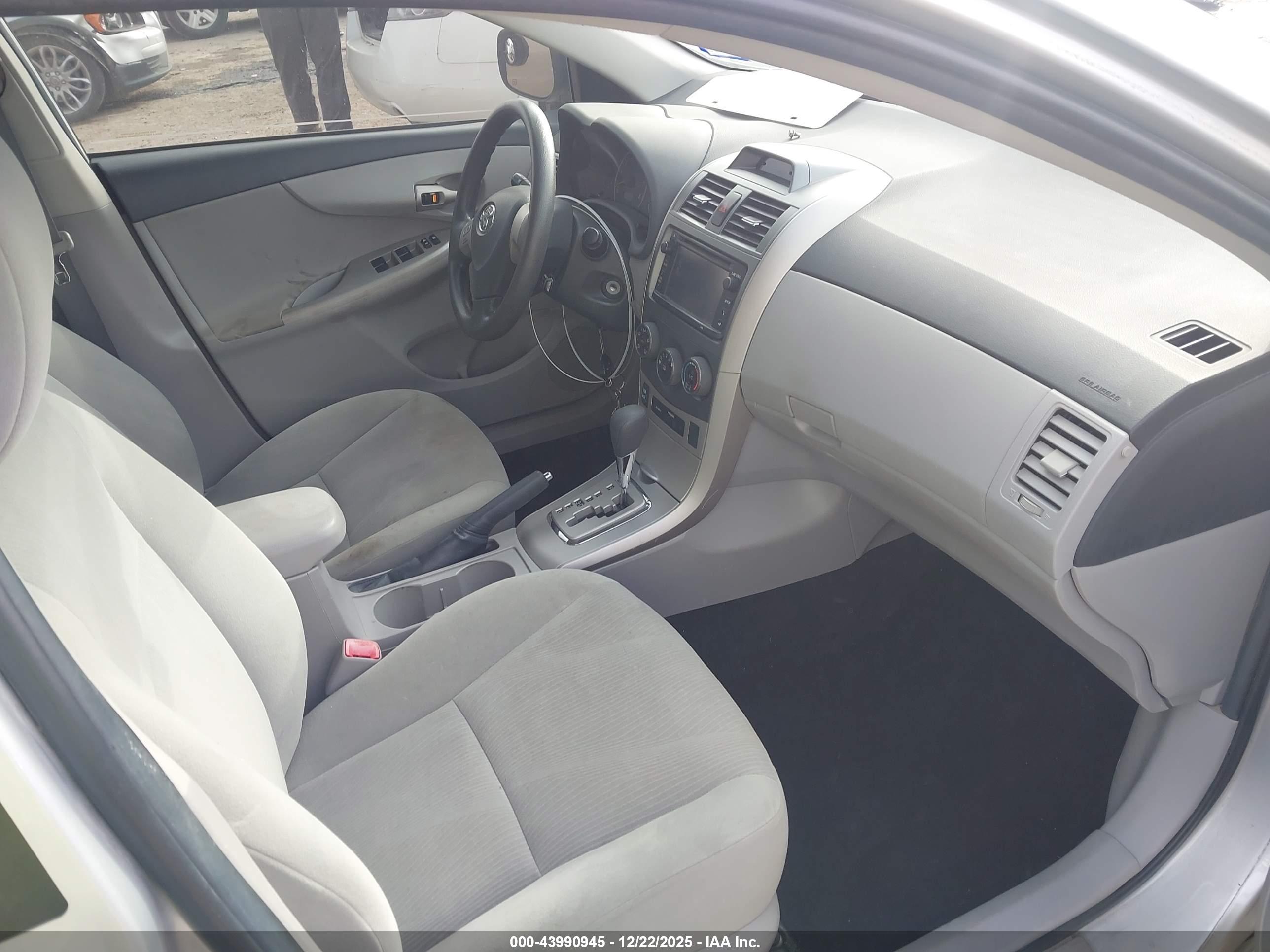 TOYOTA COROLLA image 5