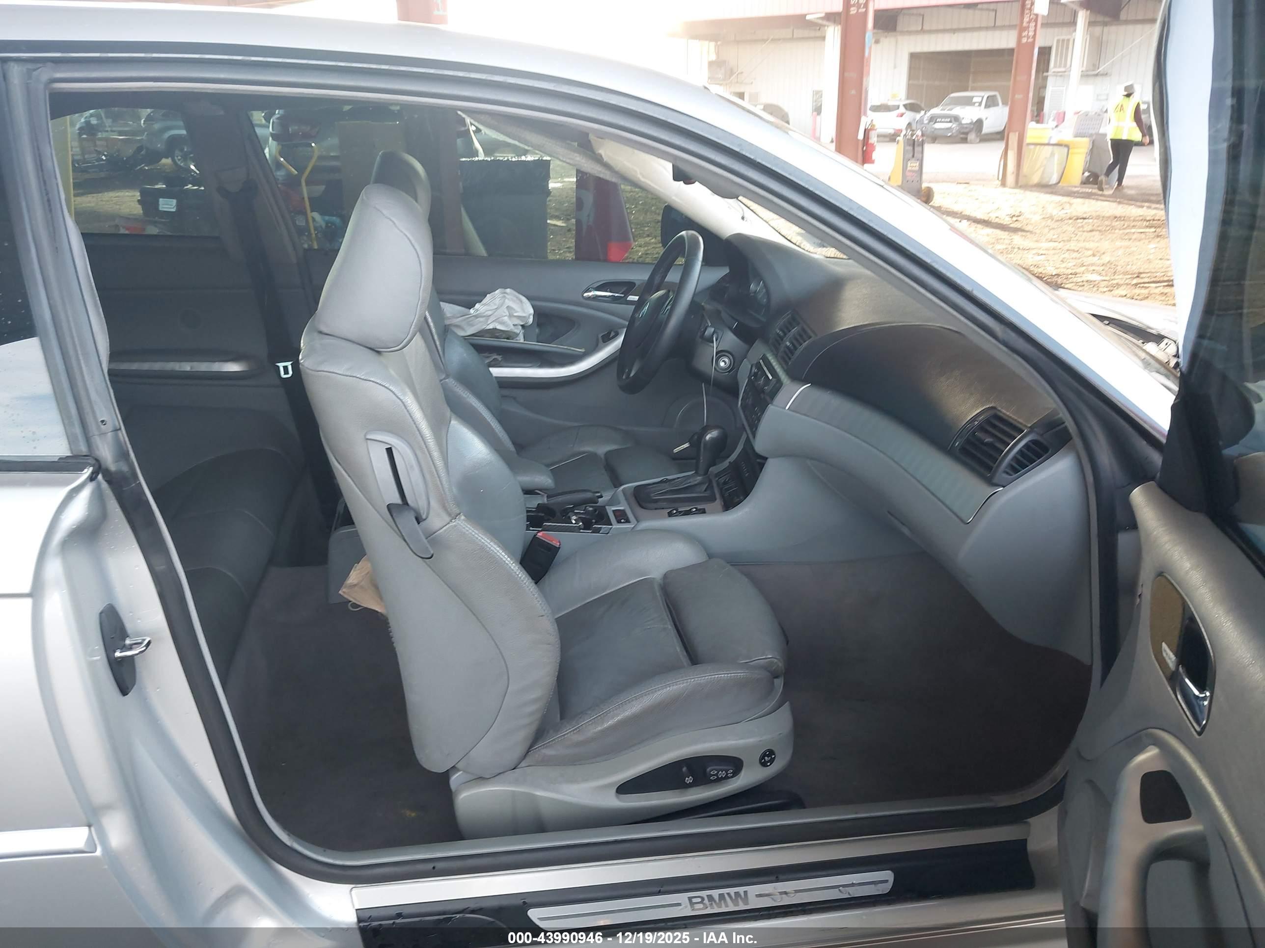 BMW 330CI image 5