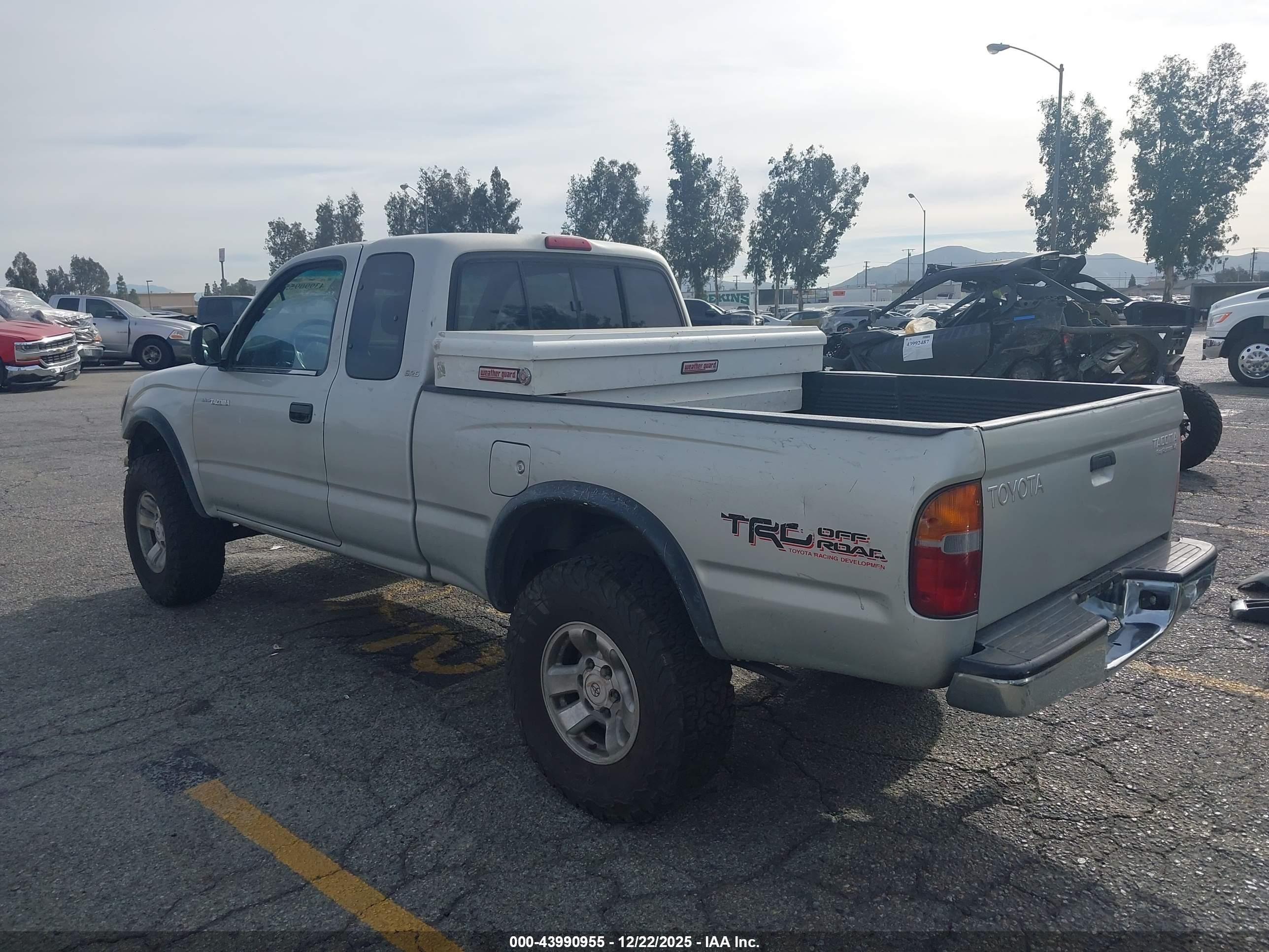 TOYOTA TACOMA image 3