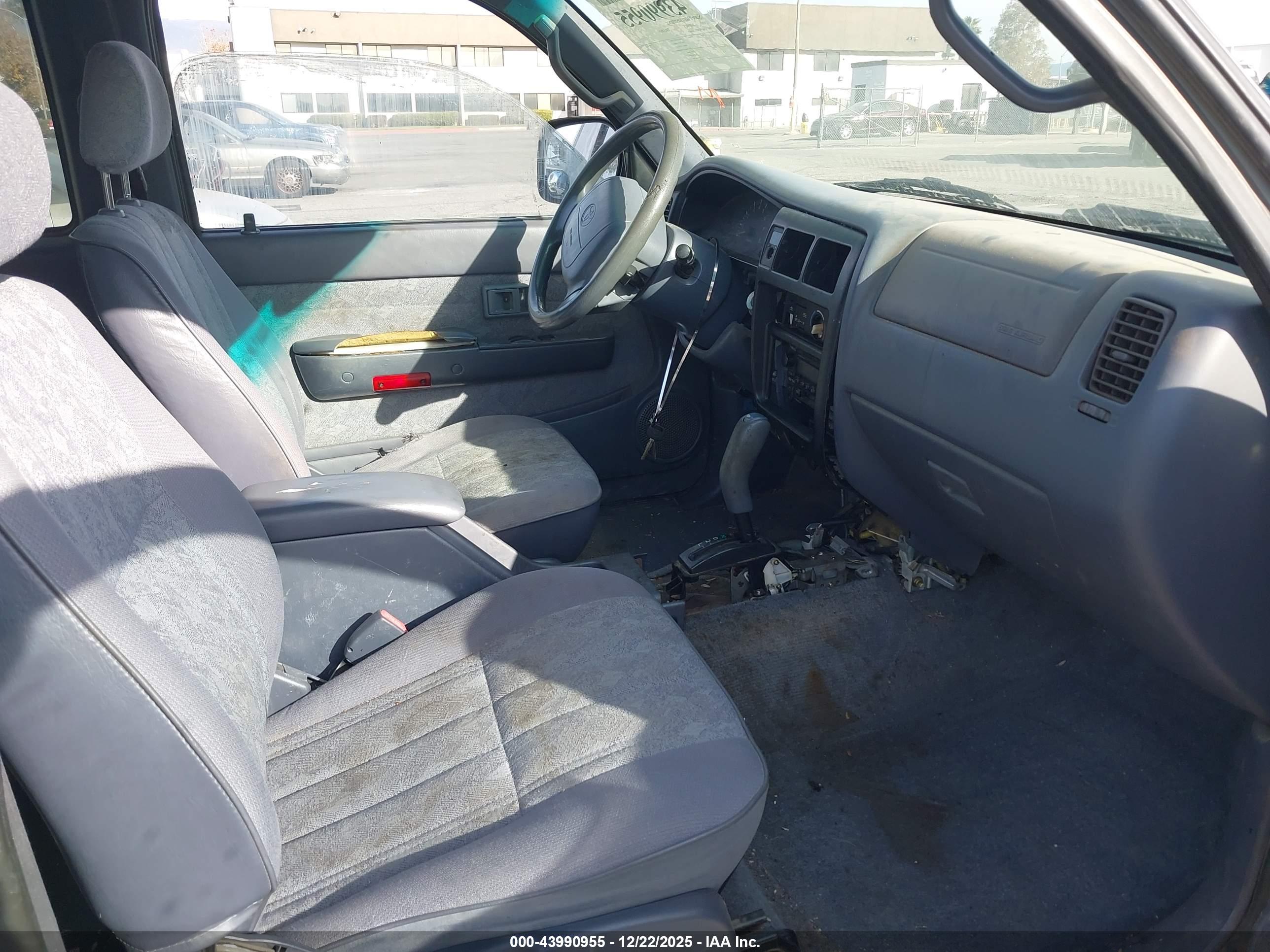 TOYOTA TACOMA image 5