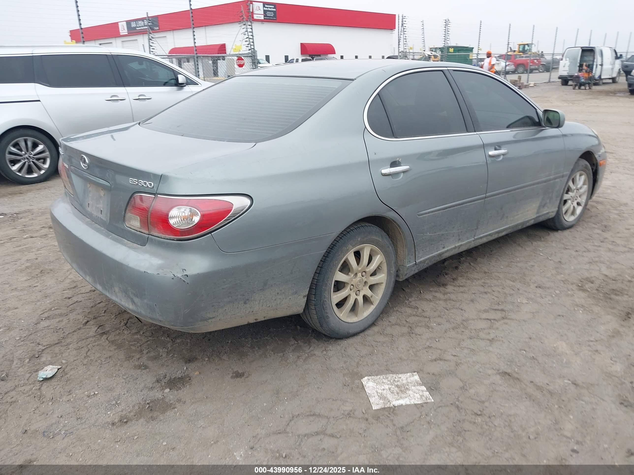 LEXUS ES image 4