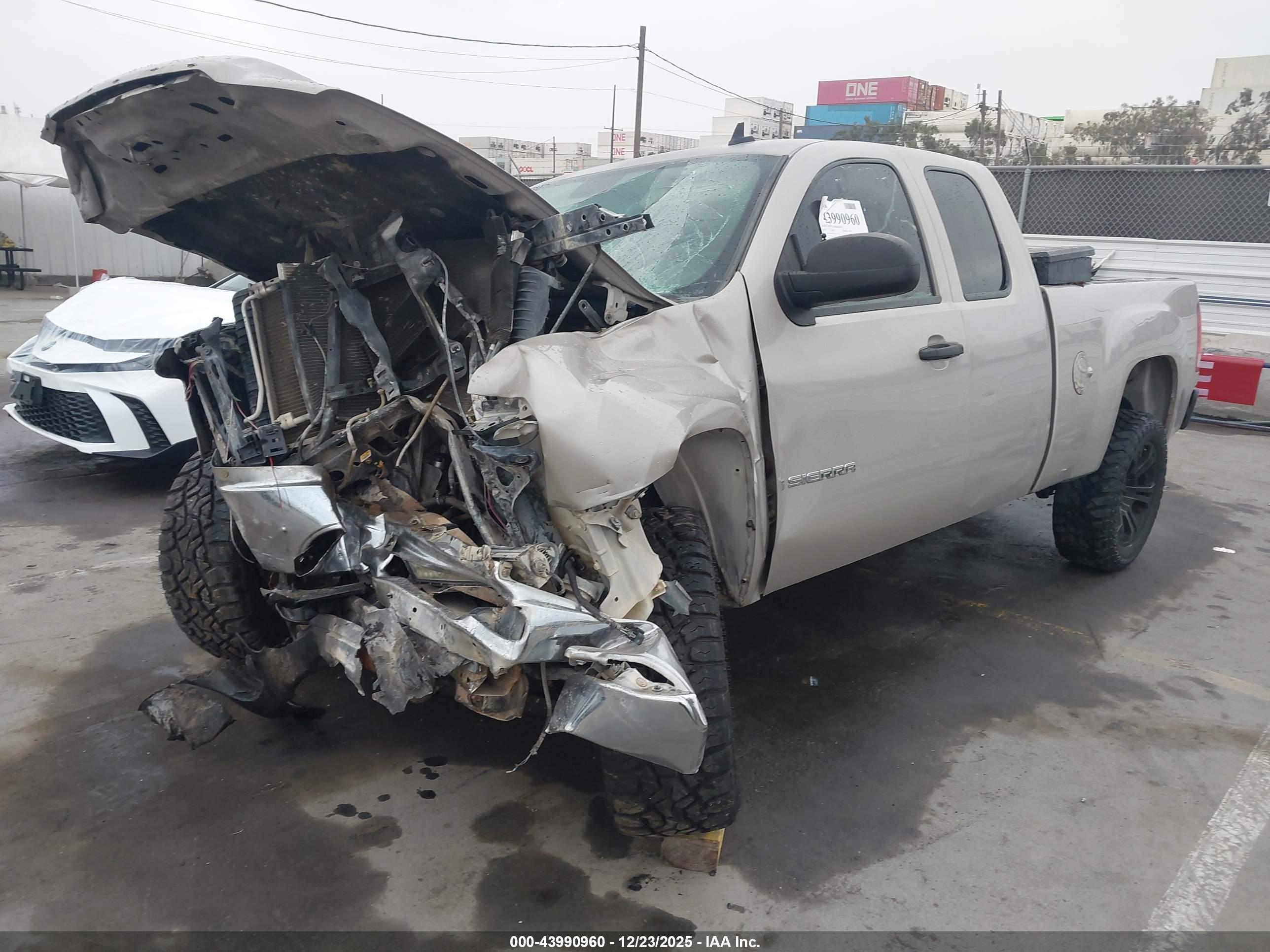 GMC SIERRA image 2