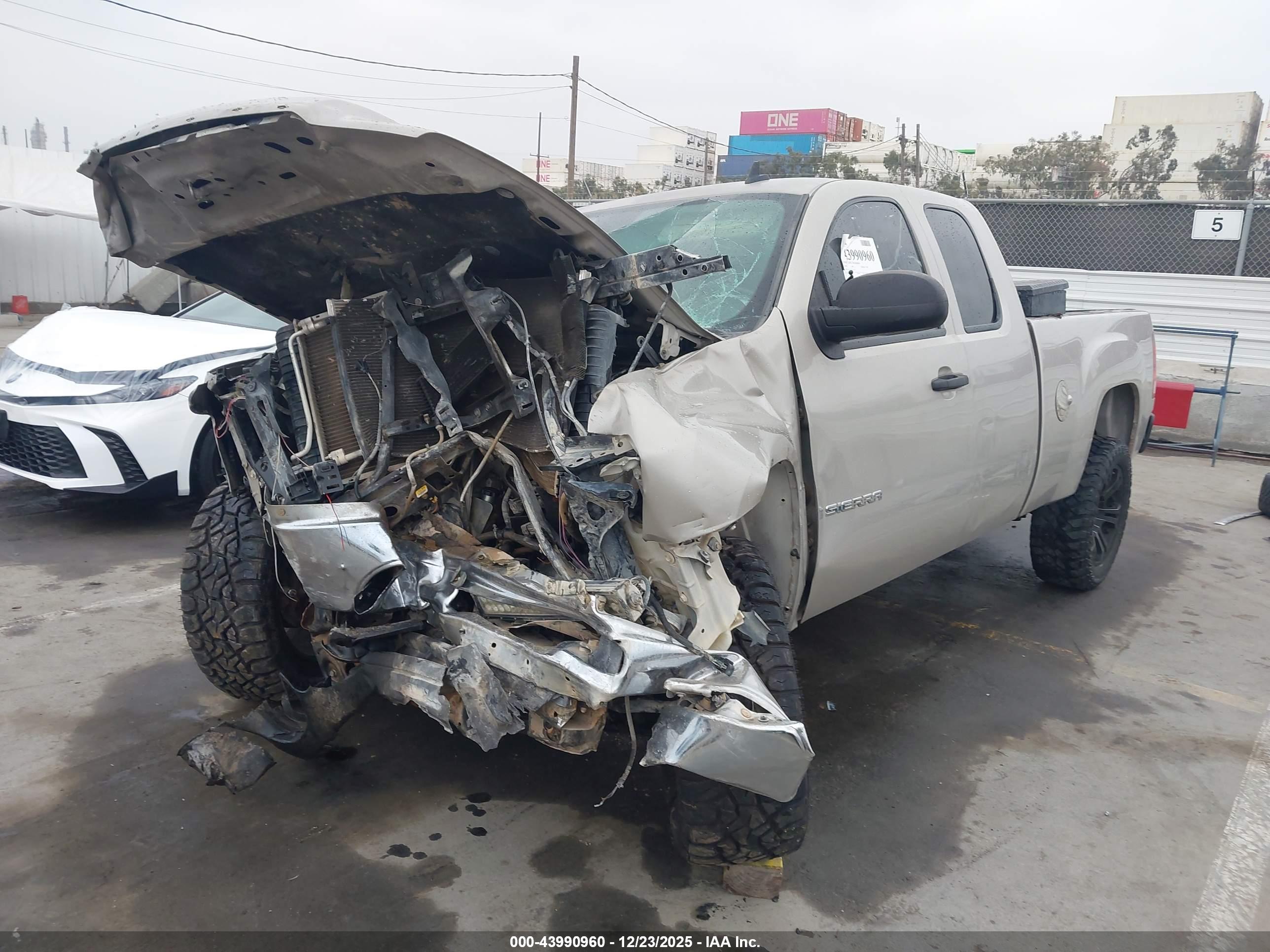 GMC SIERRA image 6