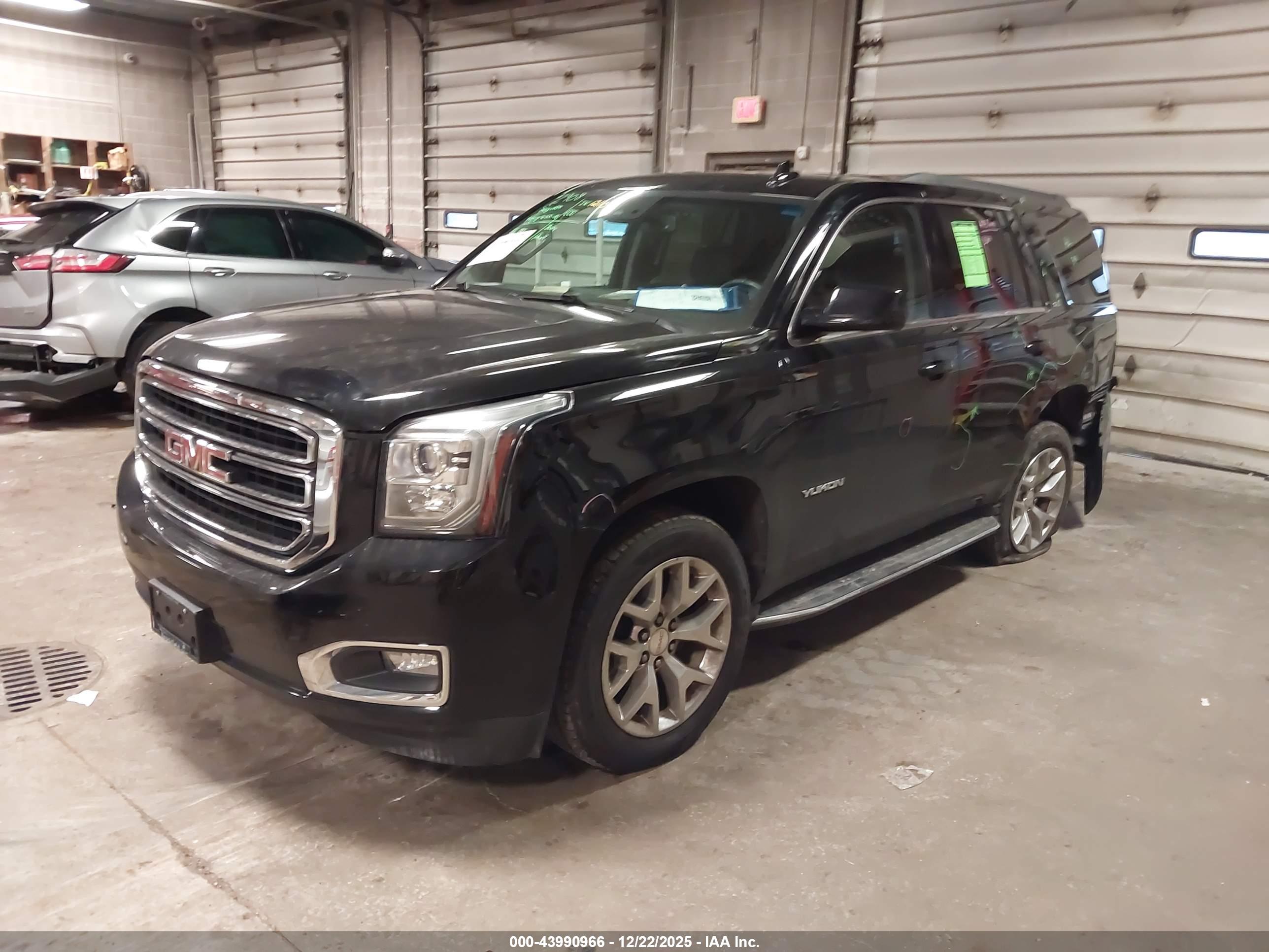 GMC YUKON image 2