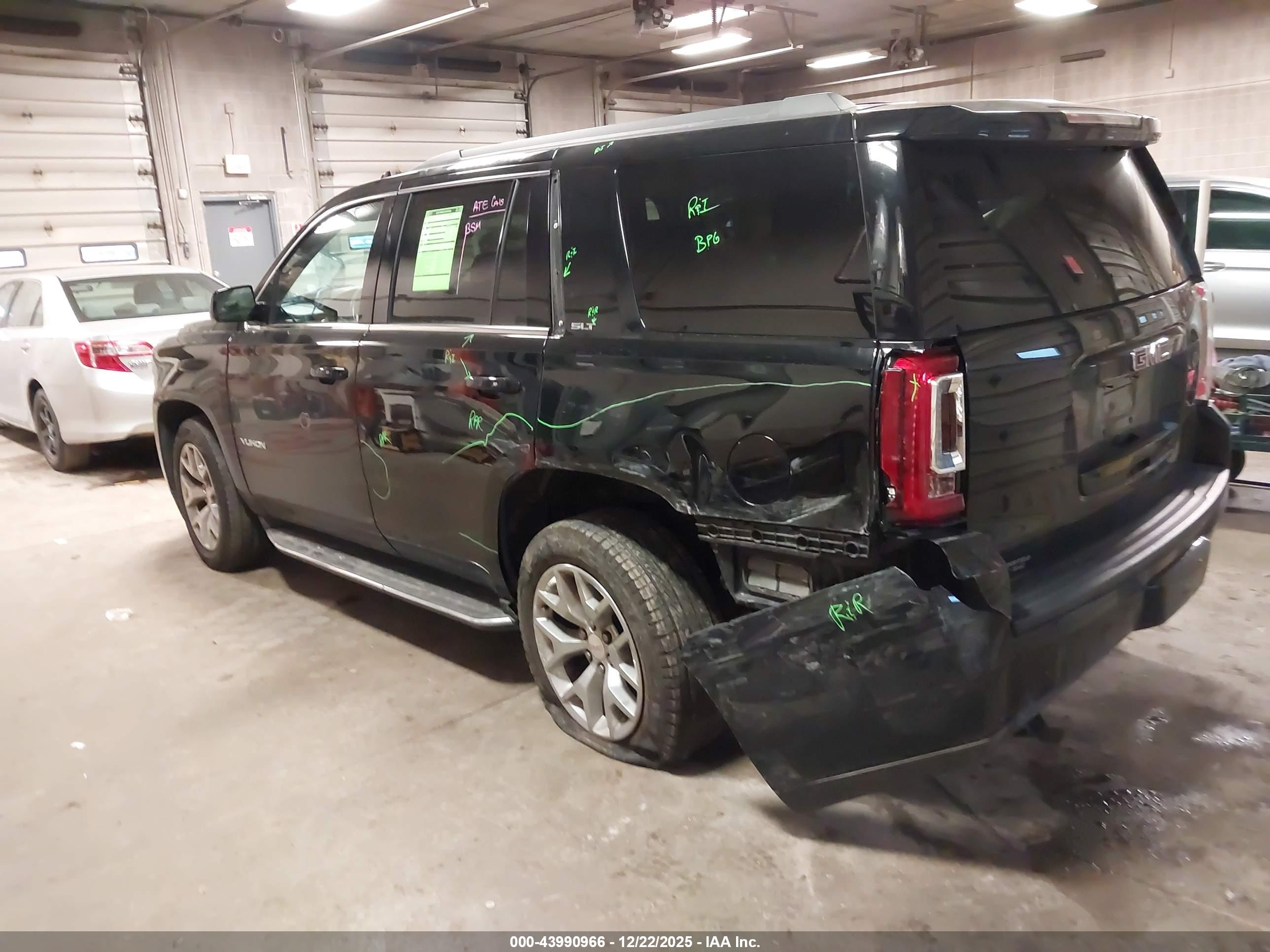 GMC YUKON image 3