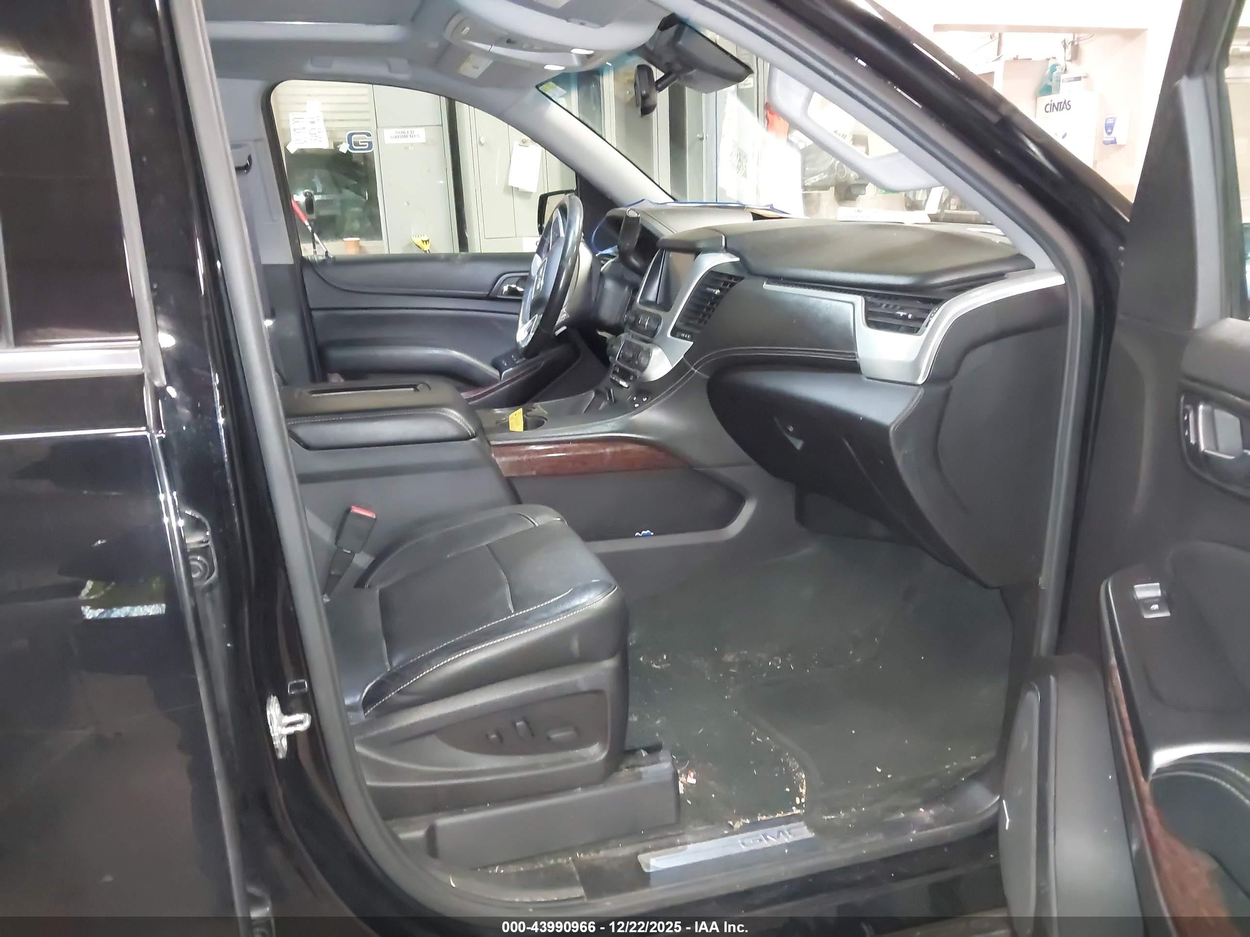 GMC YUKON image 5