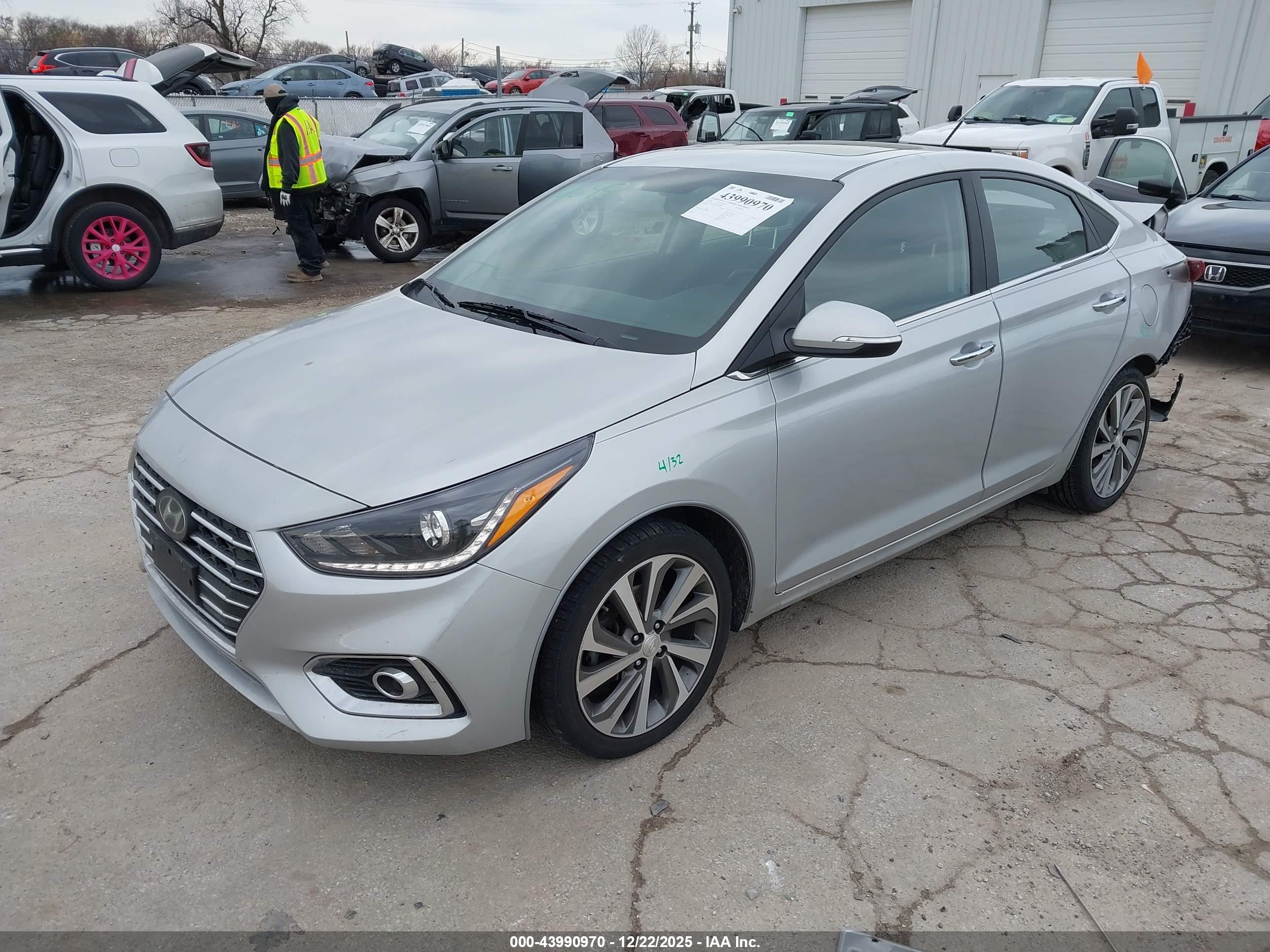 HYUNDAI ACCENT image 2