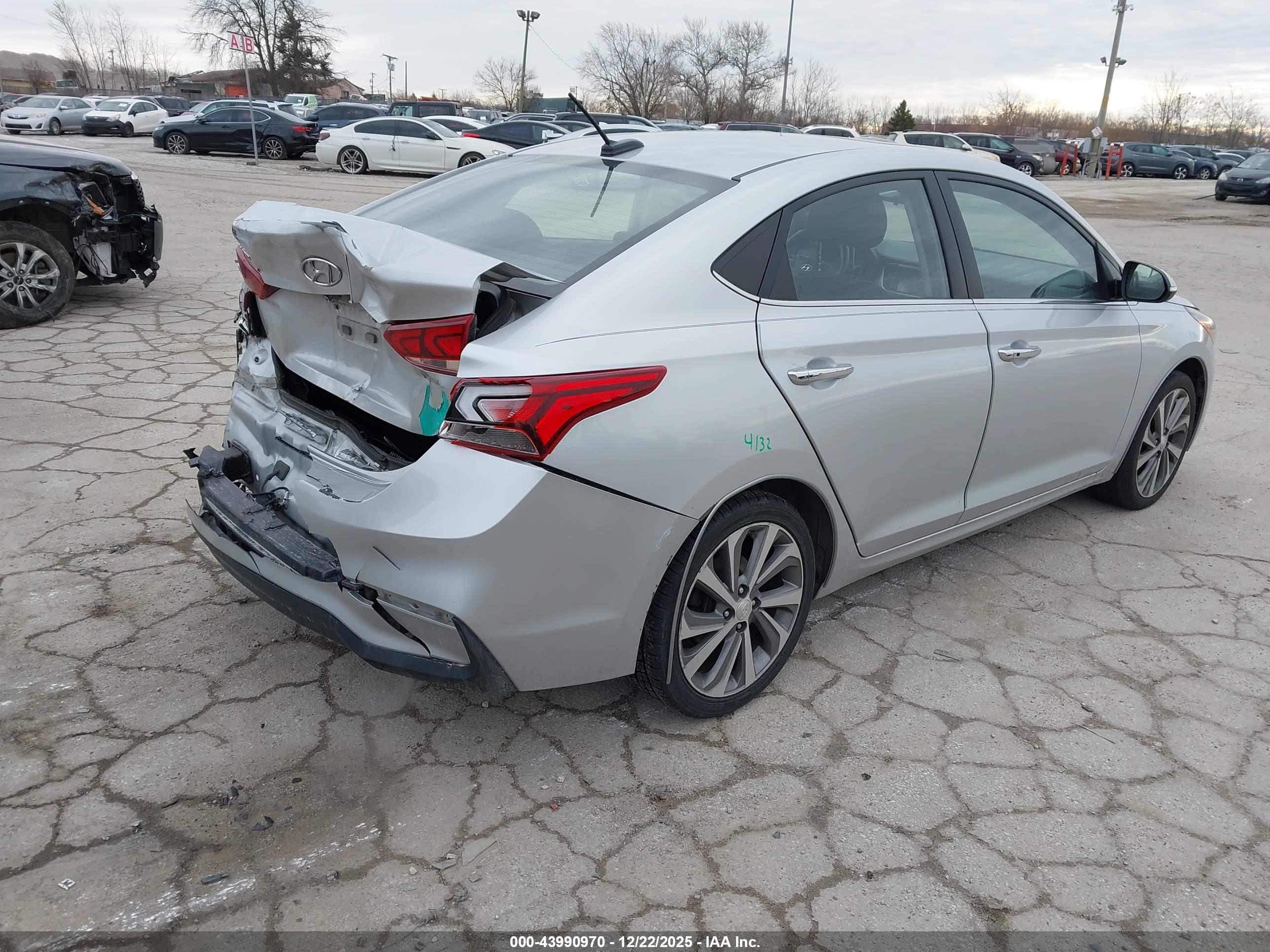 HYUNDAI ACCENT image 4