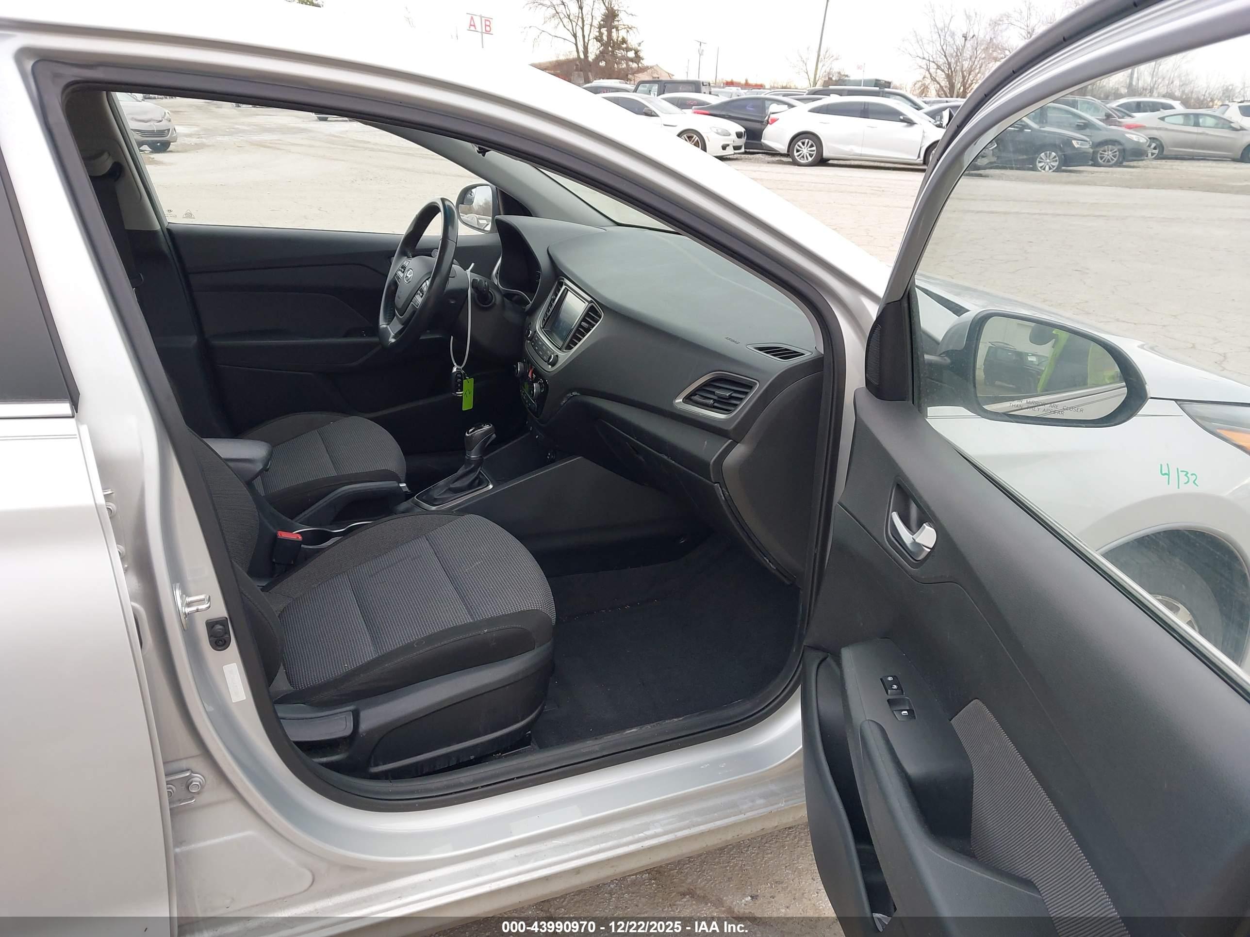 HYUNDAI ACCENT image 5