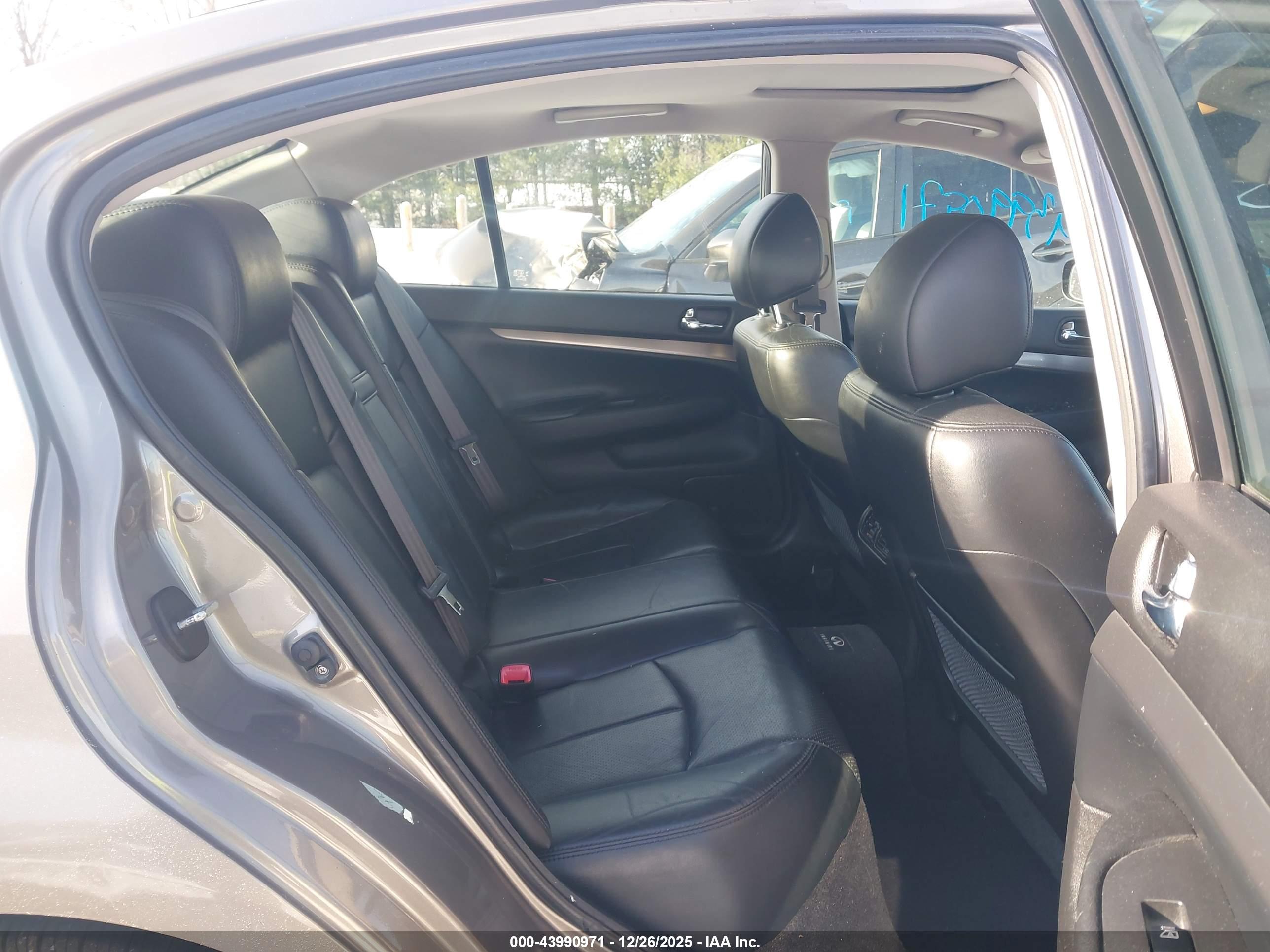 INFINITI G37X image 8
