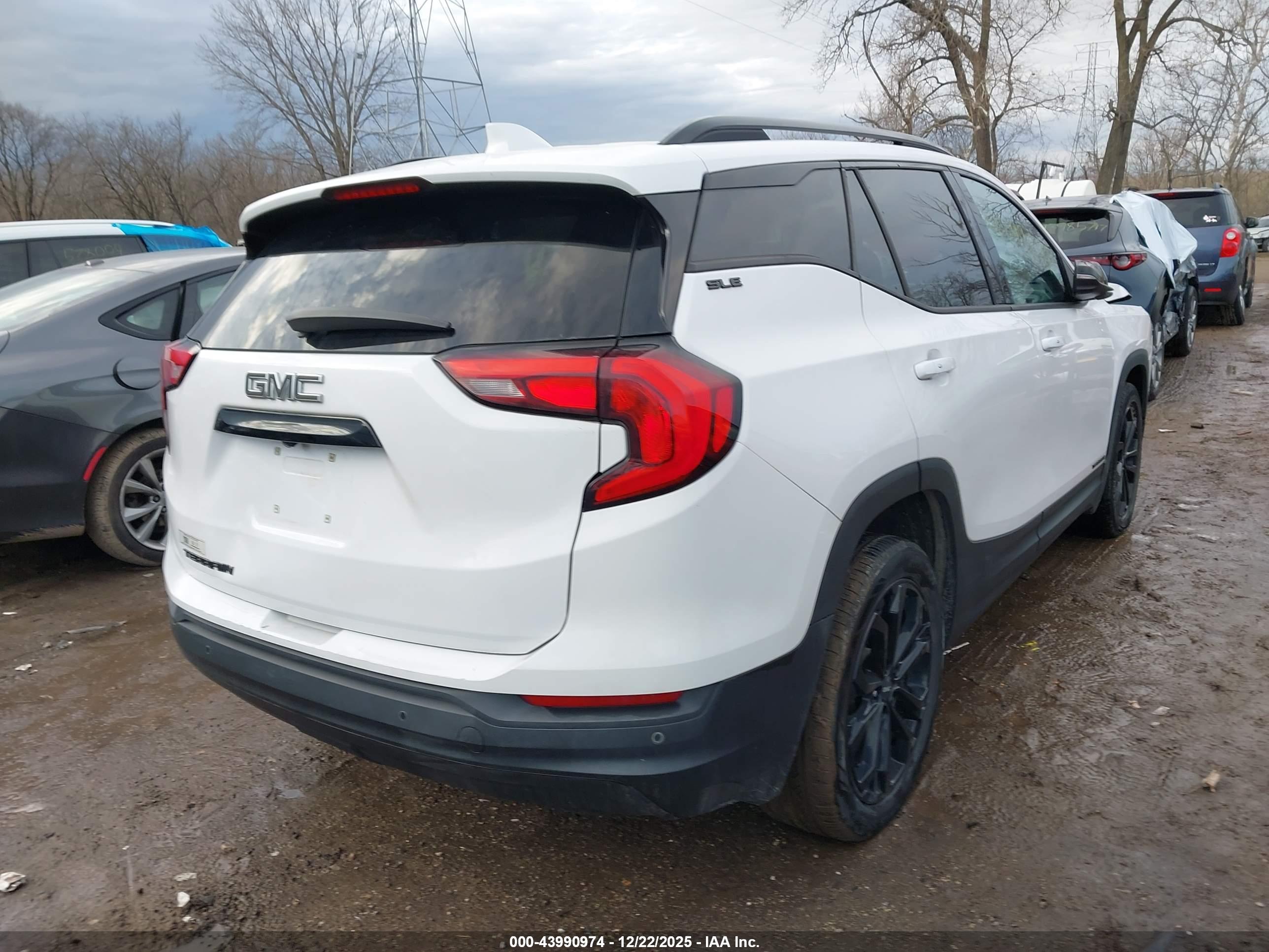 GMC TERRAIN image 4