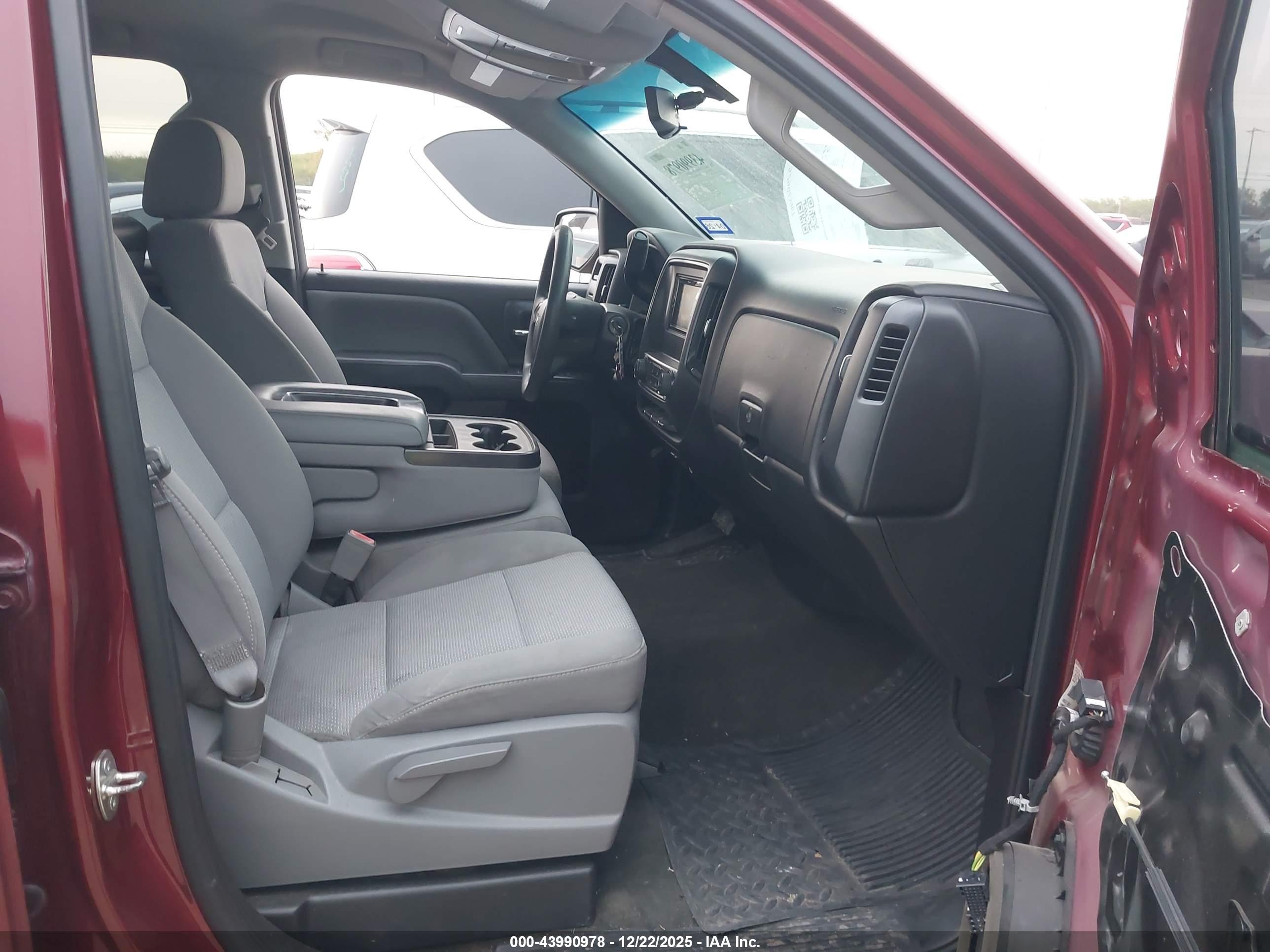 CHEVROLET SILVERADO image 5
