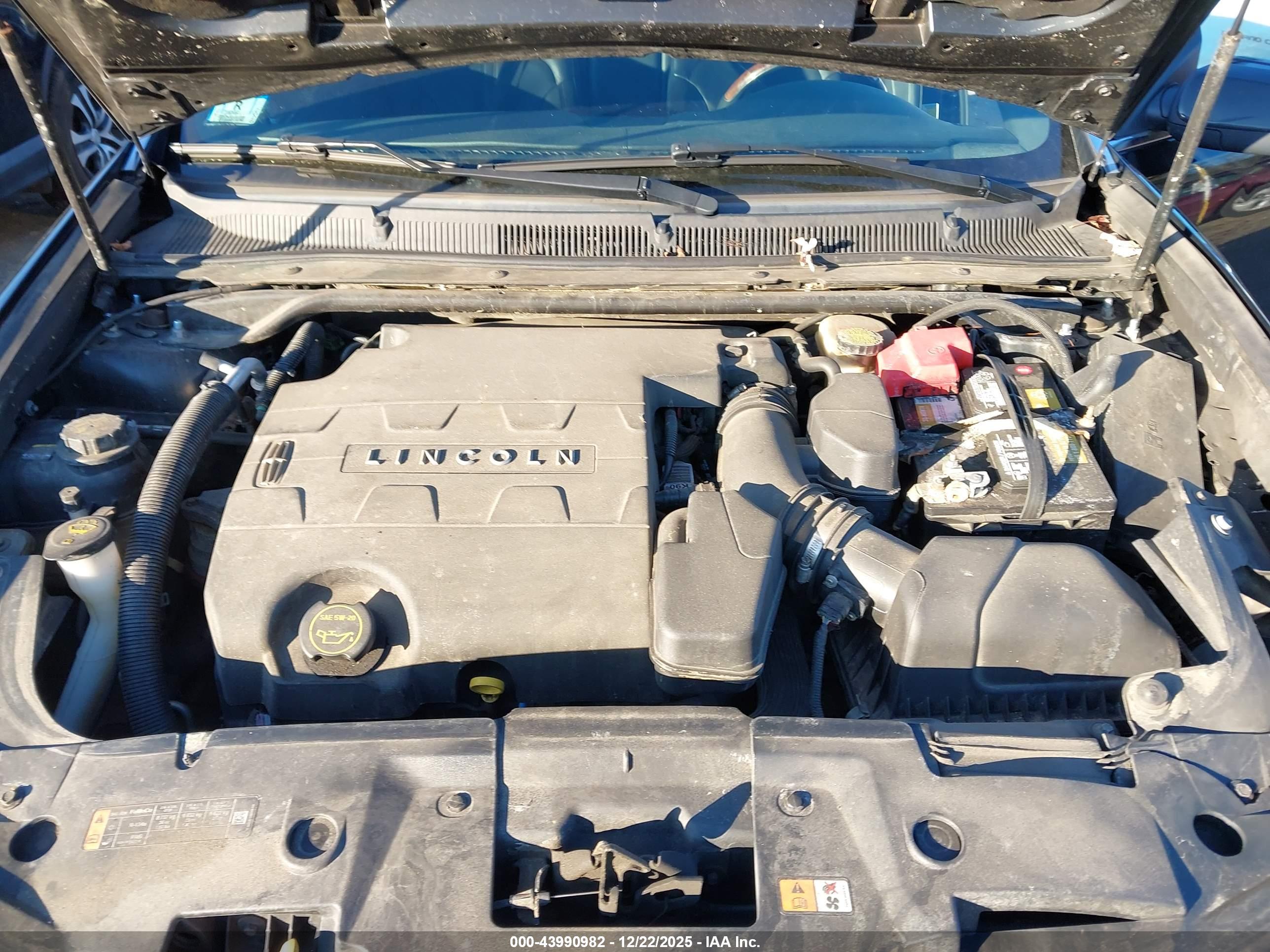 LINCOLN MKS image 10