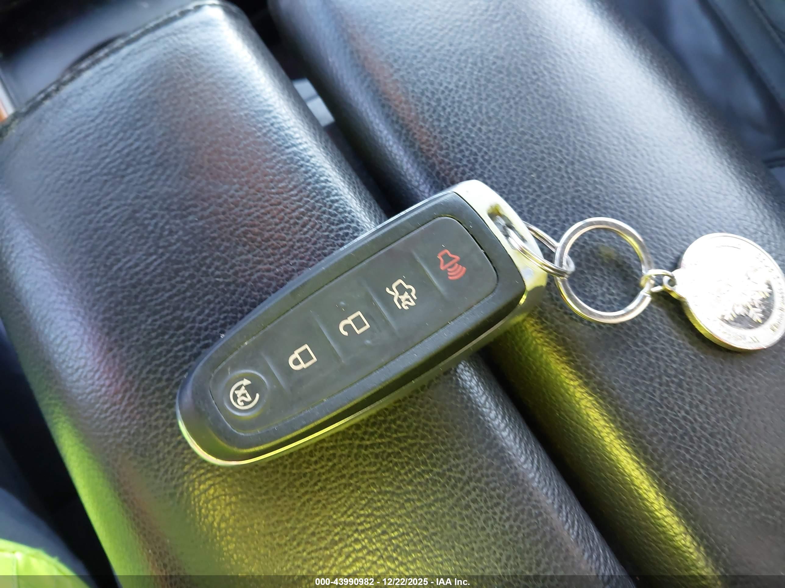 LINCOLN MKS image 11
